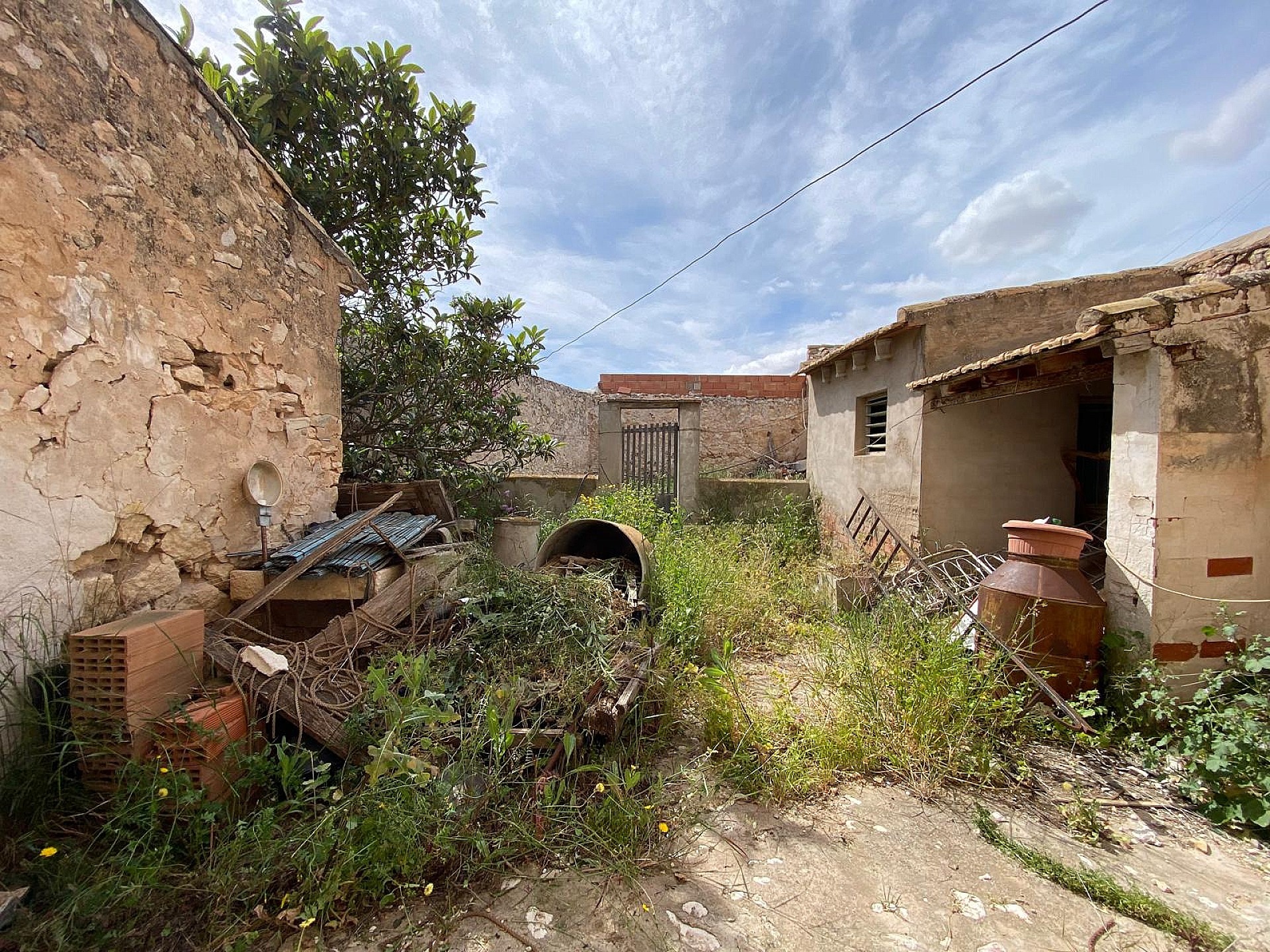 Resale - 7 Bedroom 1 Bathroom Village house in Pinoso -  - Alicante