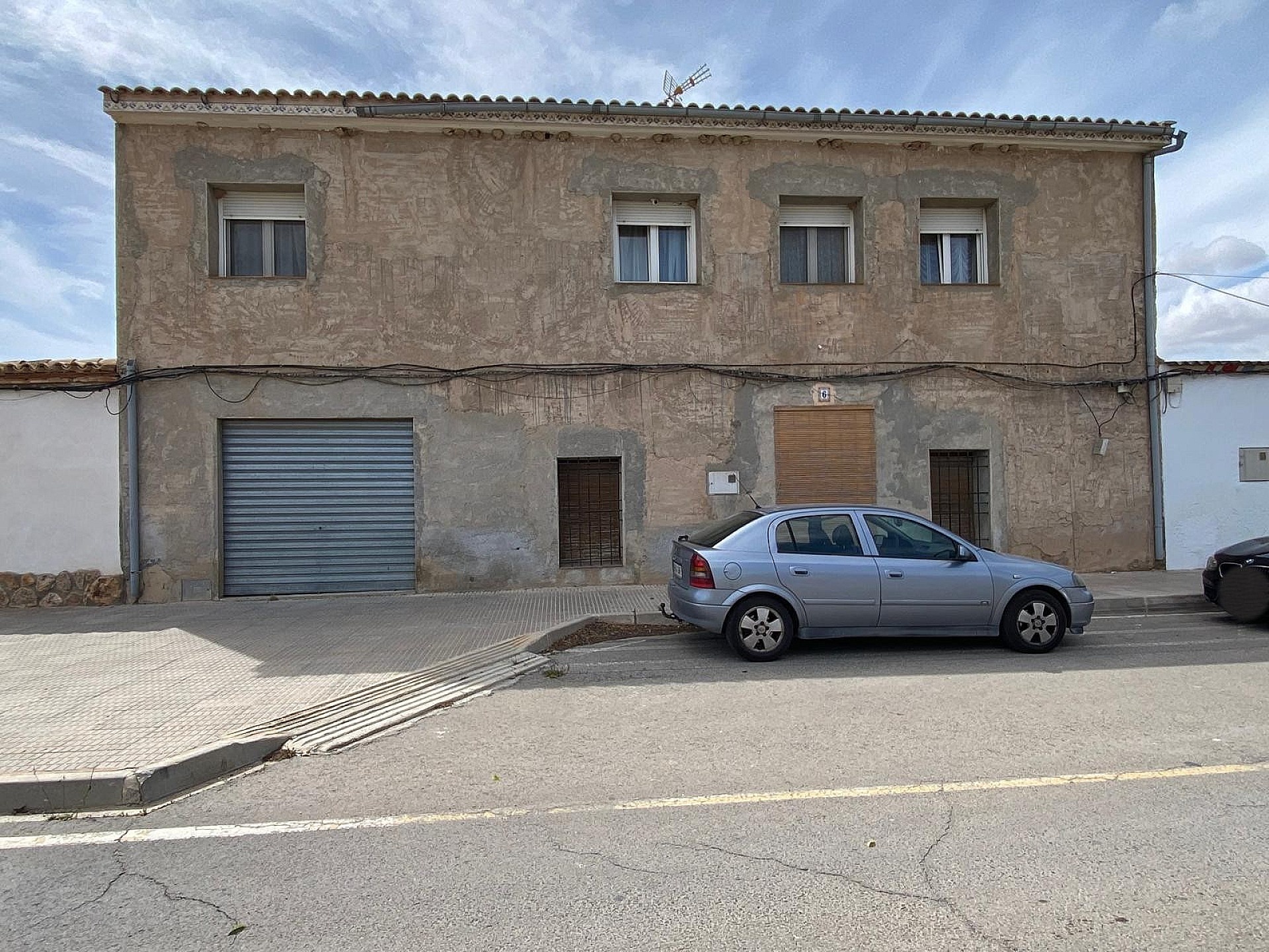 Resale - 7 Bedroom 1 Bathroom Village house in Pinoso -  - Alicante