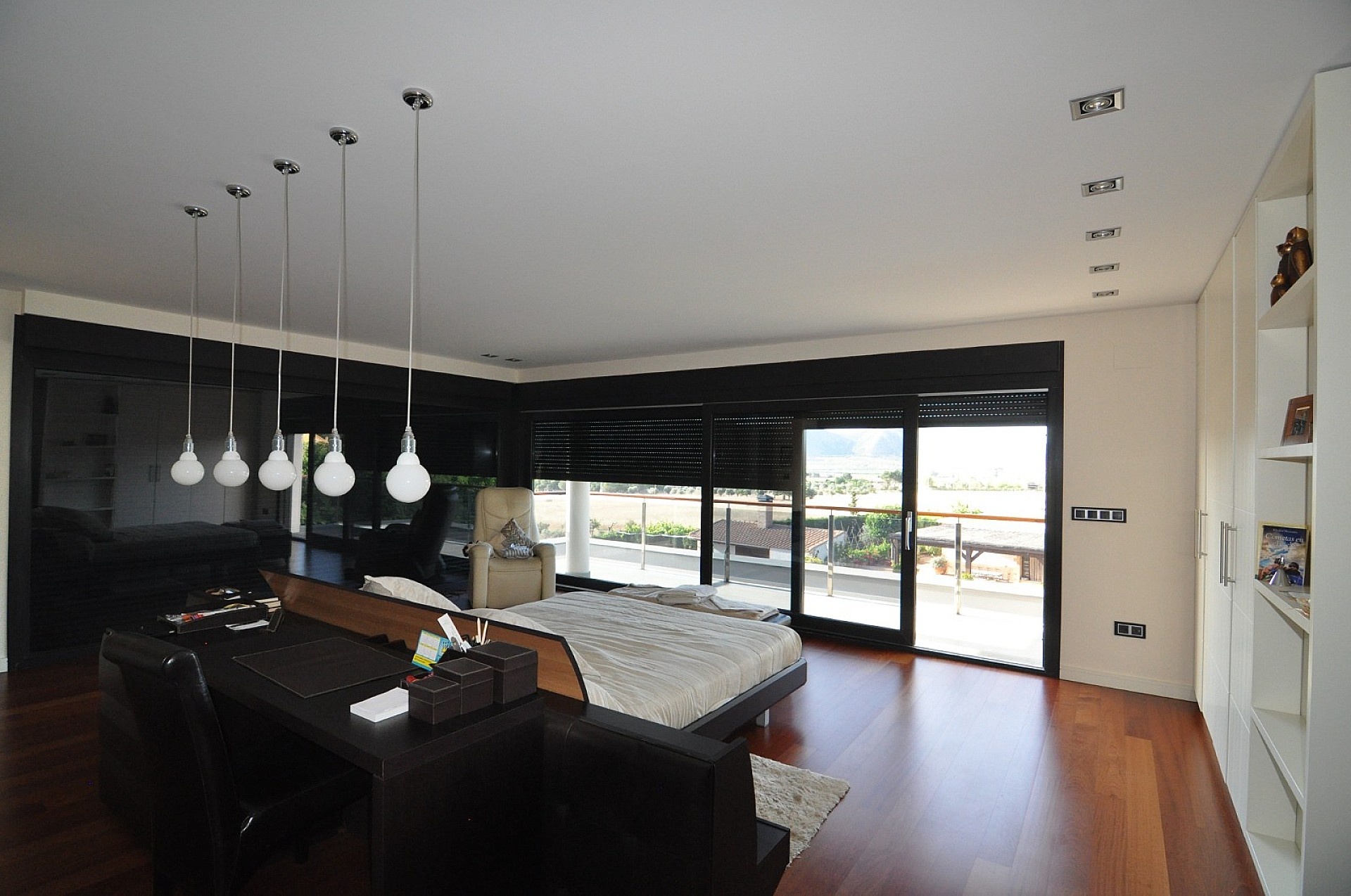 Resale - 4 Bedroom 2 Bathroom Villa in Villena -  - Alicante