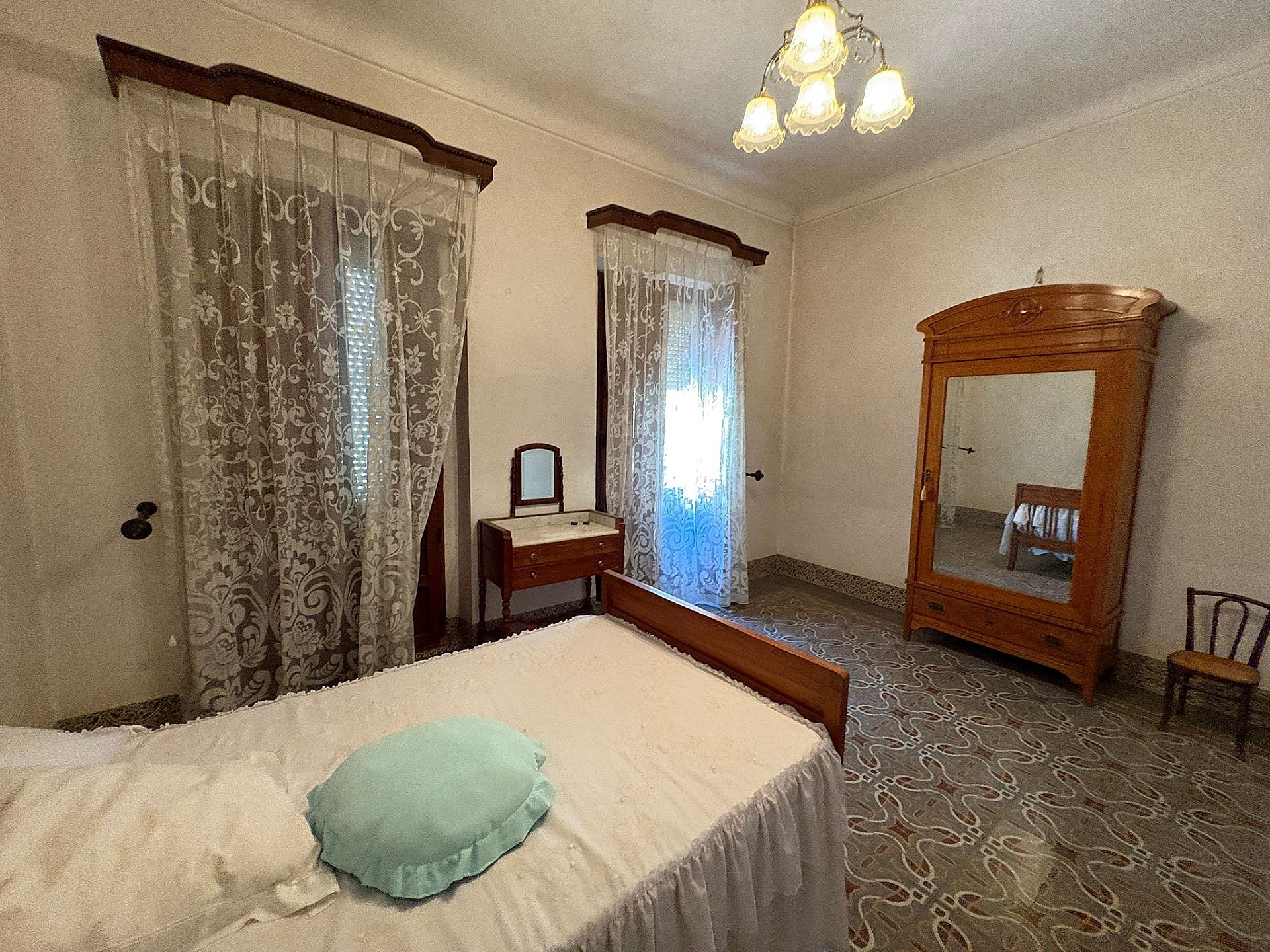 Resale - 6 Bedroom 2 Bathroom Townhouse in Novelda -  - Alicante