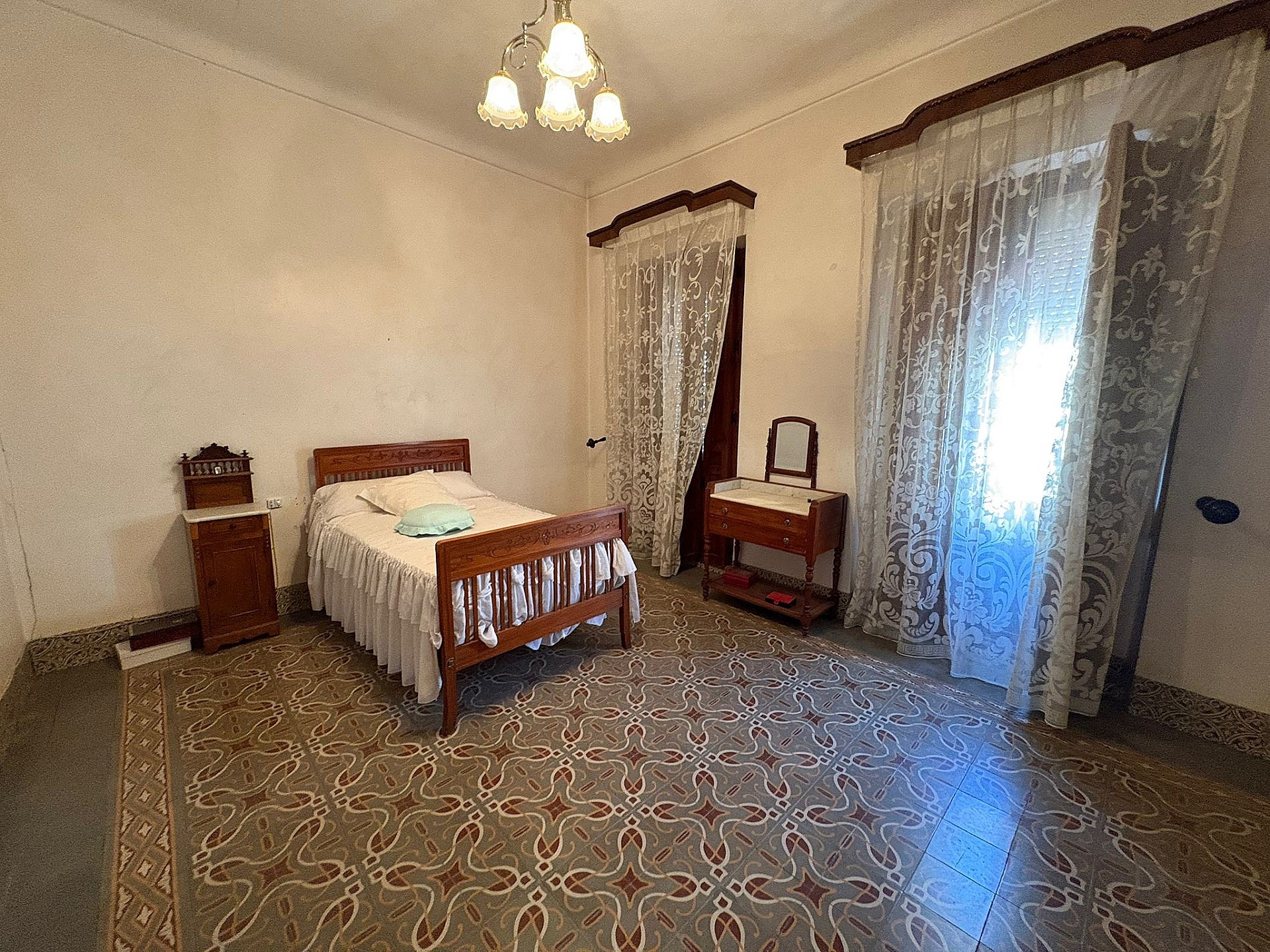 Resale - 6 Bedroom 2 Bathroom Townhouse in Novelda -  - Alicante
