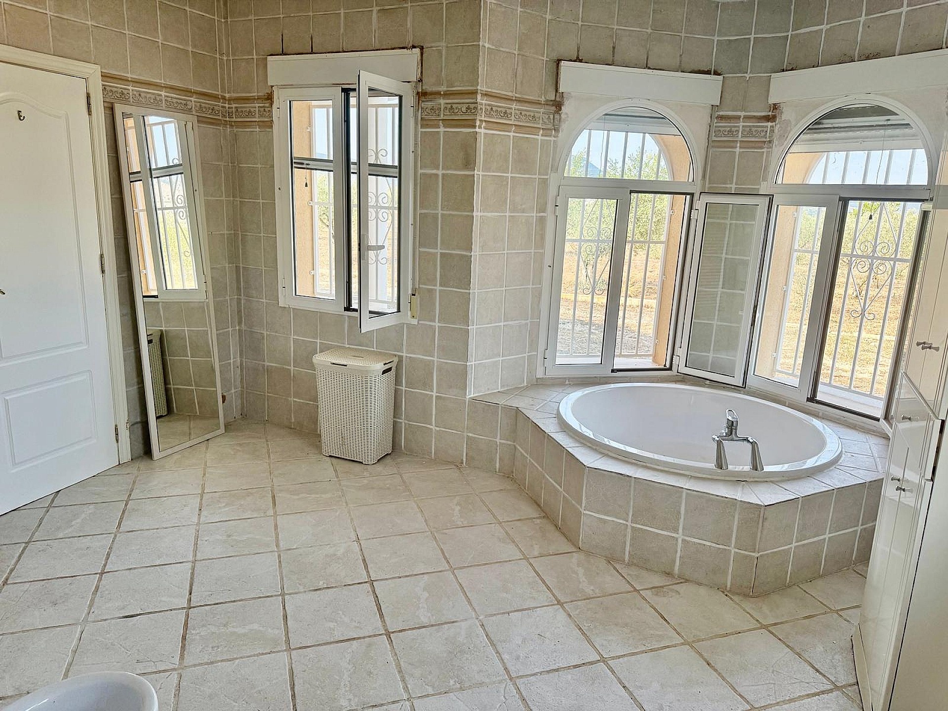 Resale - 3 Bedroom 3 Bathroom Villa in Onil -  - Alicante