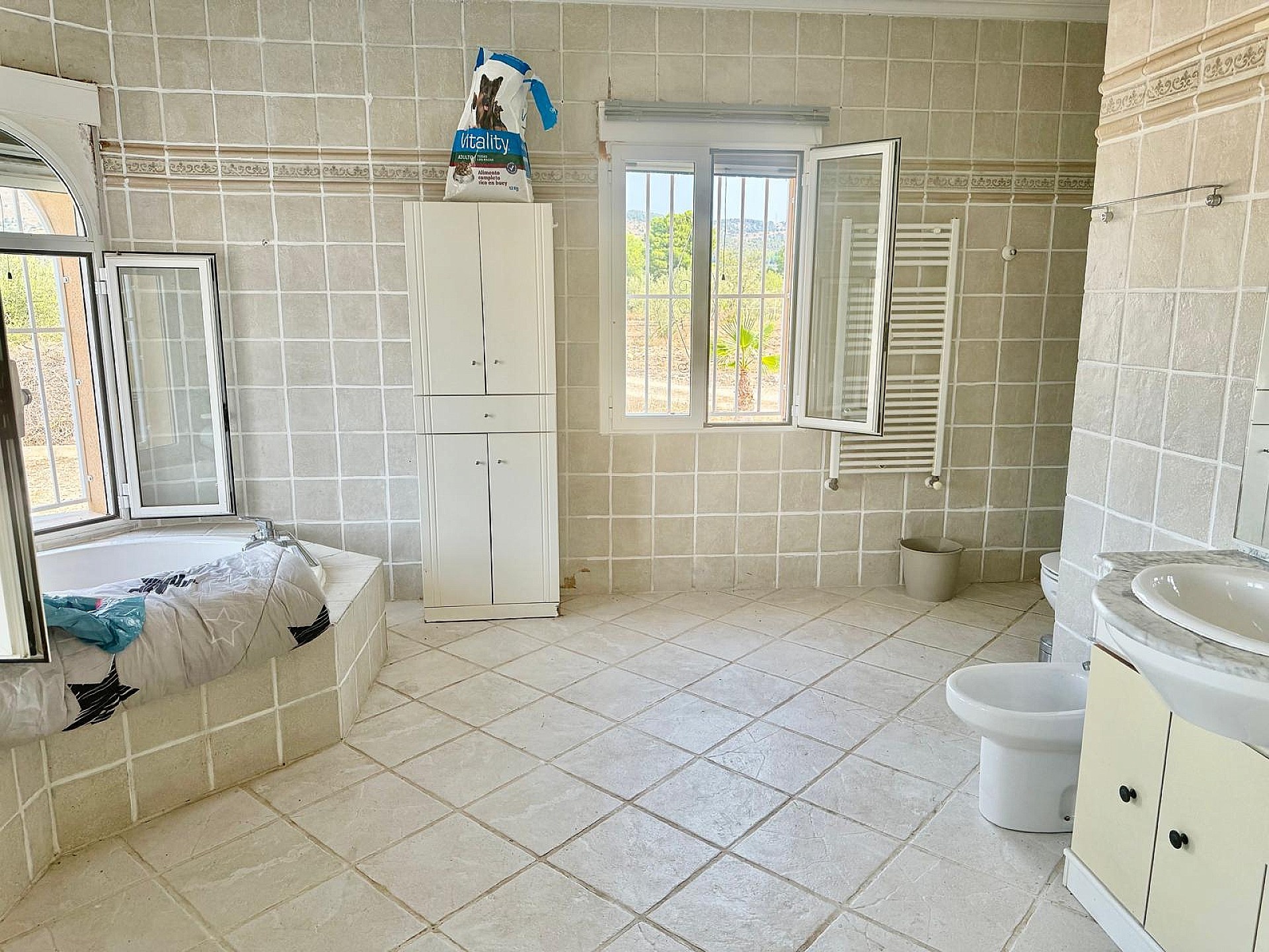 Resale - 3 Bedroom 3 Bathroom Villa in Onil -  - Alicante