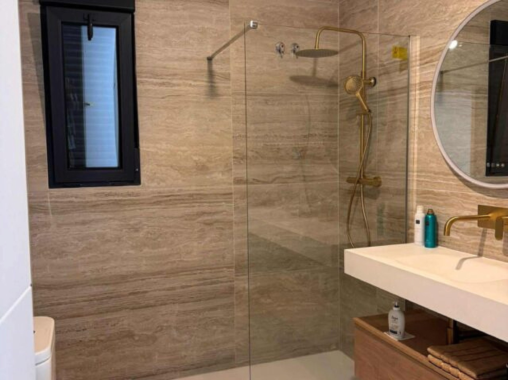 Resale - 3 Bedroom 2 Bathroom Semi-detached in La Romana -  - Alicante