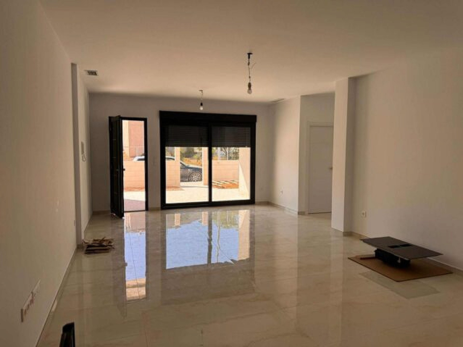 Resale - 3 Bedroom 2 Bathroom Semi-detached in La Romana -  - Alicante