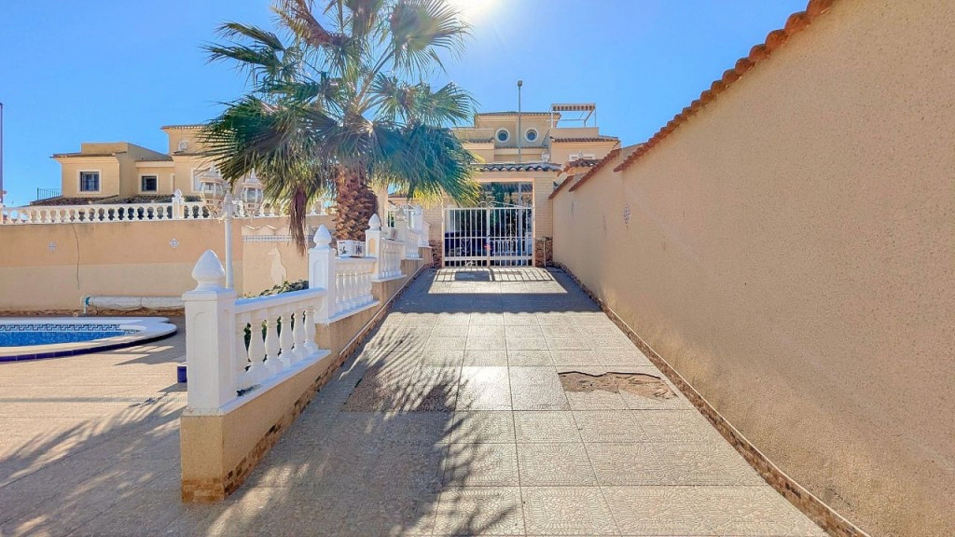Resale - 3 Bedroom 2 Bathroom Villa in Ciudad Quesada -  - Alicante