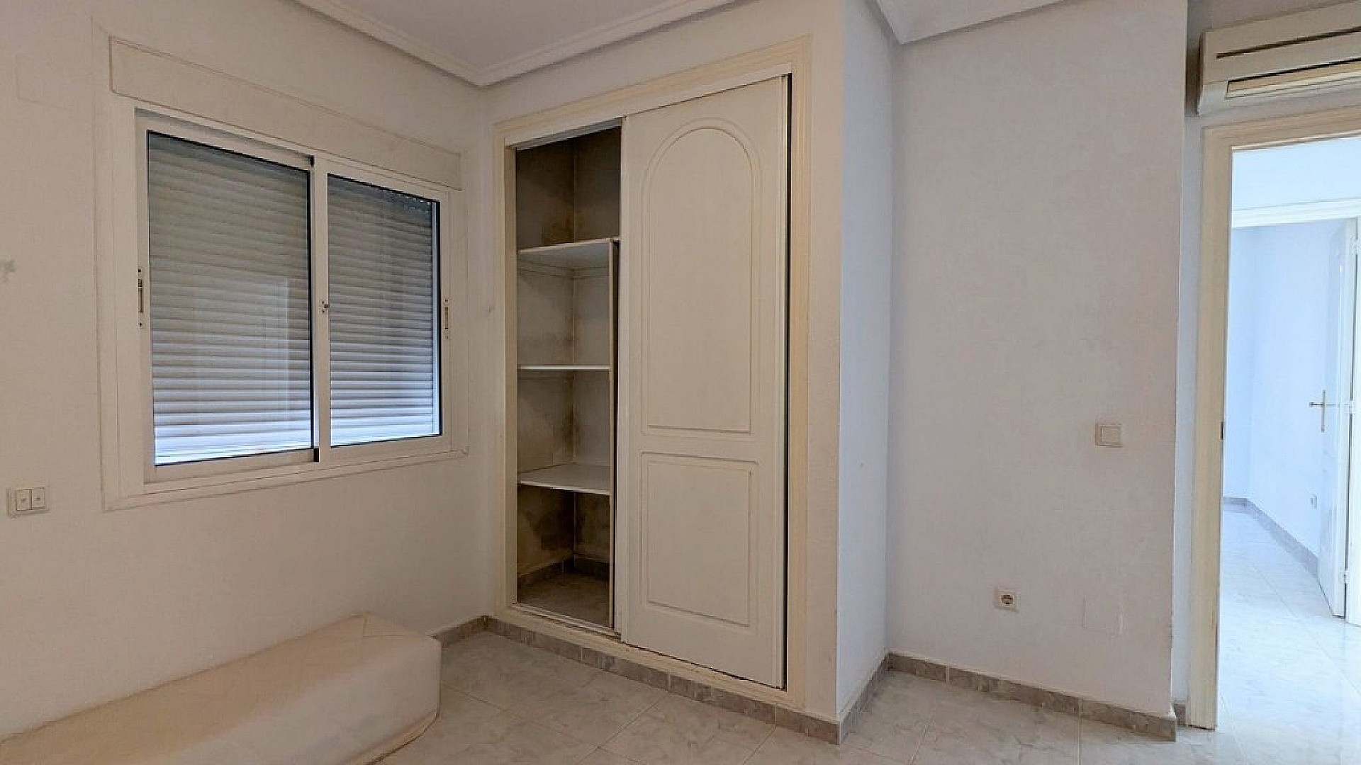 Resale - 3 Bedroom 2 Bathroom Villa in Ciudad Quesada -  - Alicante