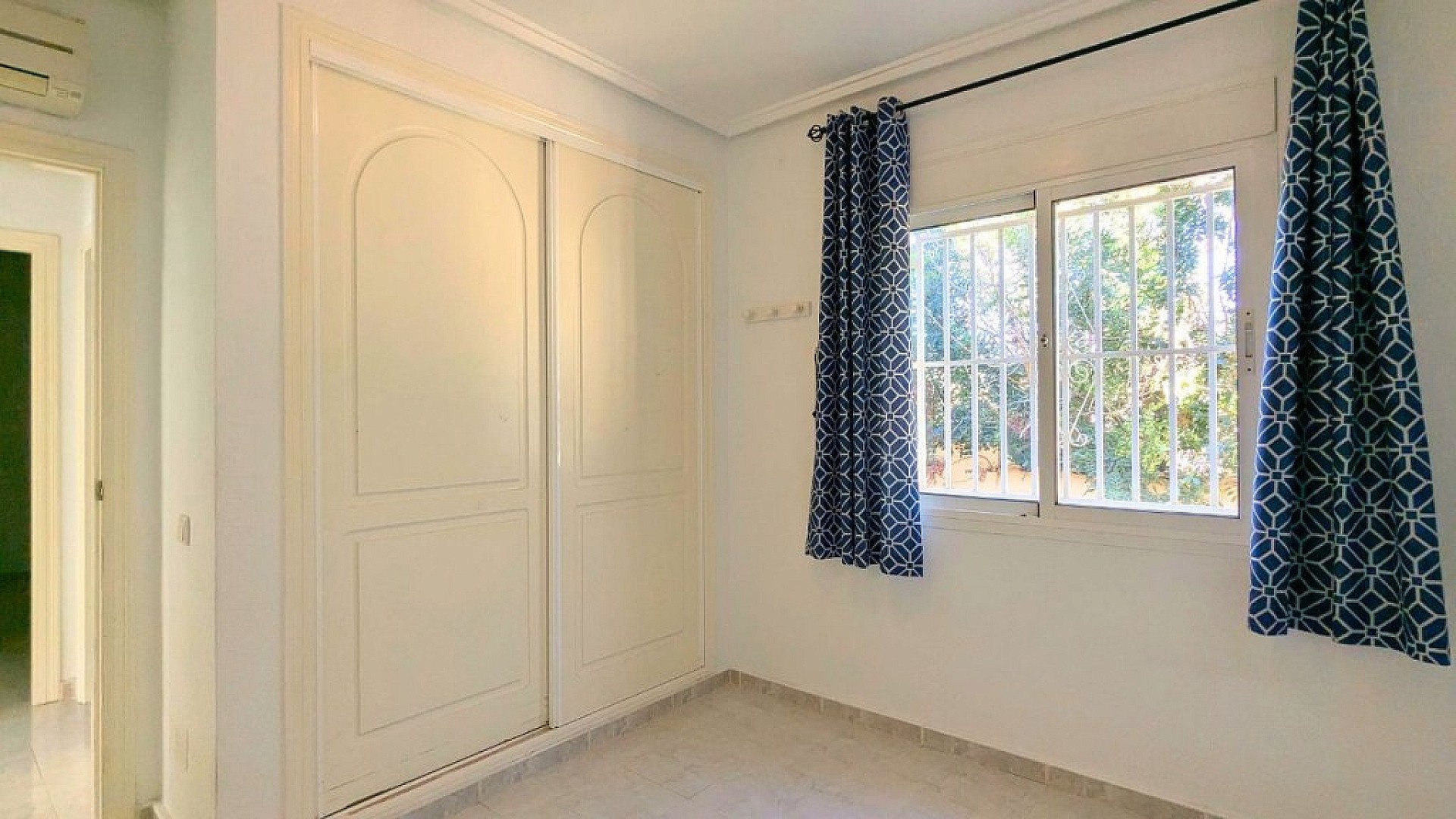 Resale - 3 Bedroom 2 Bathroom Villa in Ciudad Quesada -  - Alicante