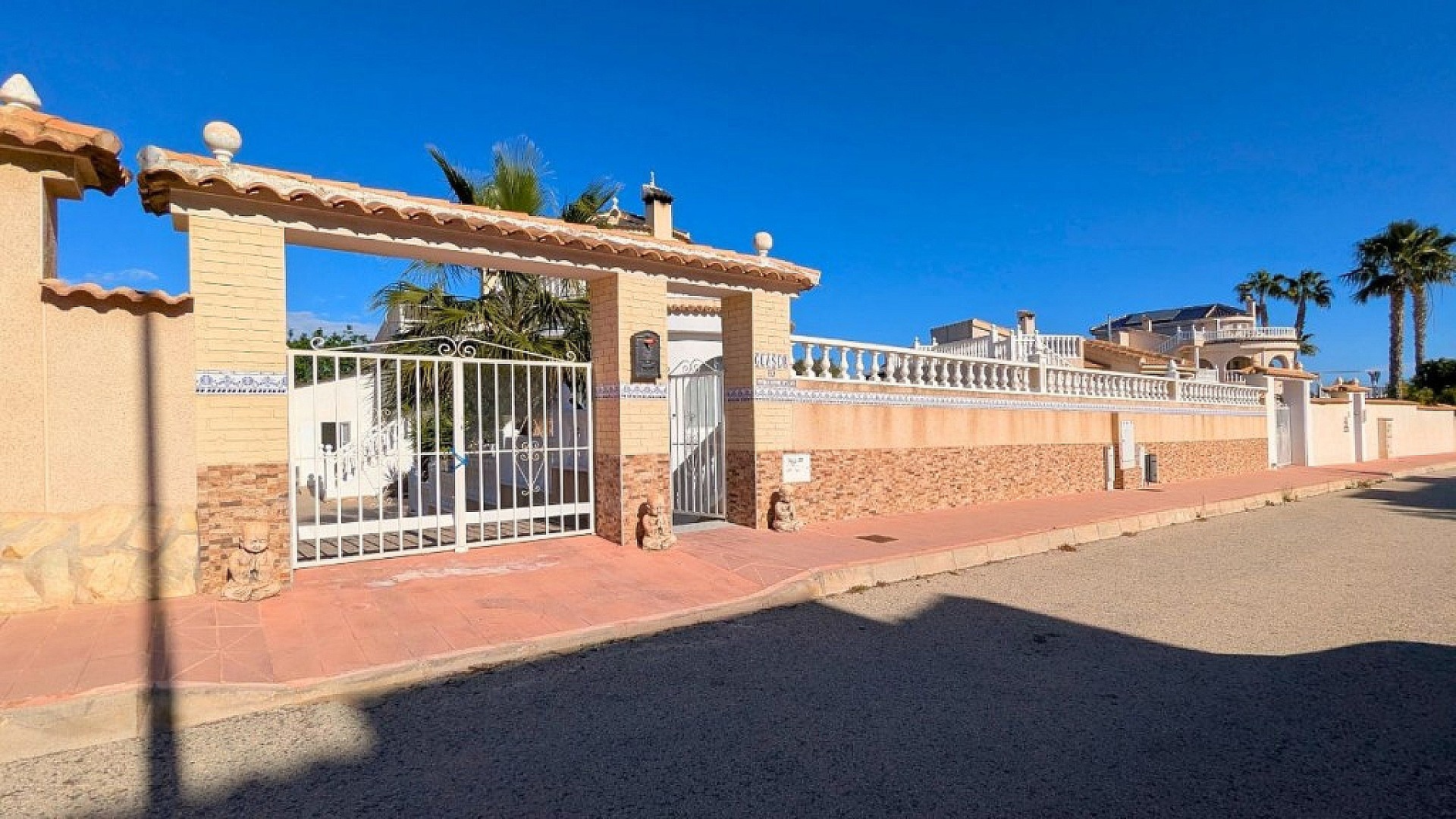 Resale - 3 Bedroom 2 Bathroom Villa in Ciudad Quesada -  - Alicante