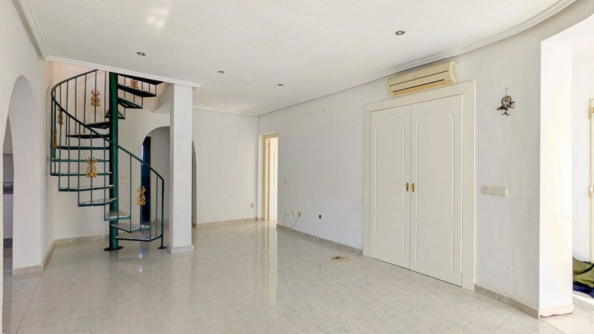Resale - 3 Bedroom 2 Bathroom Villa in Ciudad Quesada -  - Alicante