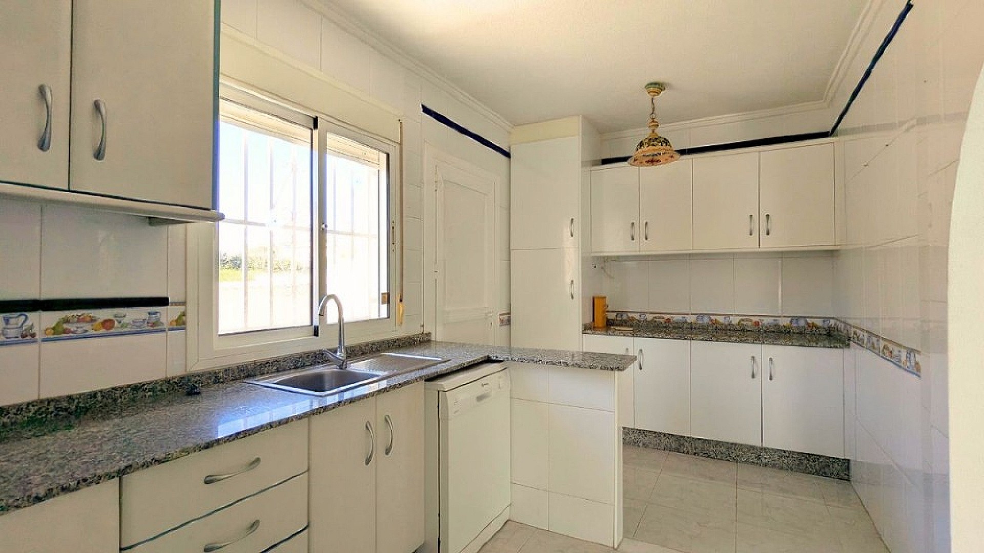 Resale - 3 Bedroom 2 Bathroom Villa in Ciudad Quesada -  - Alicante
