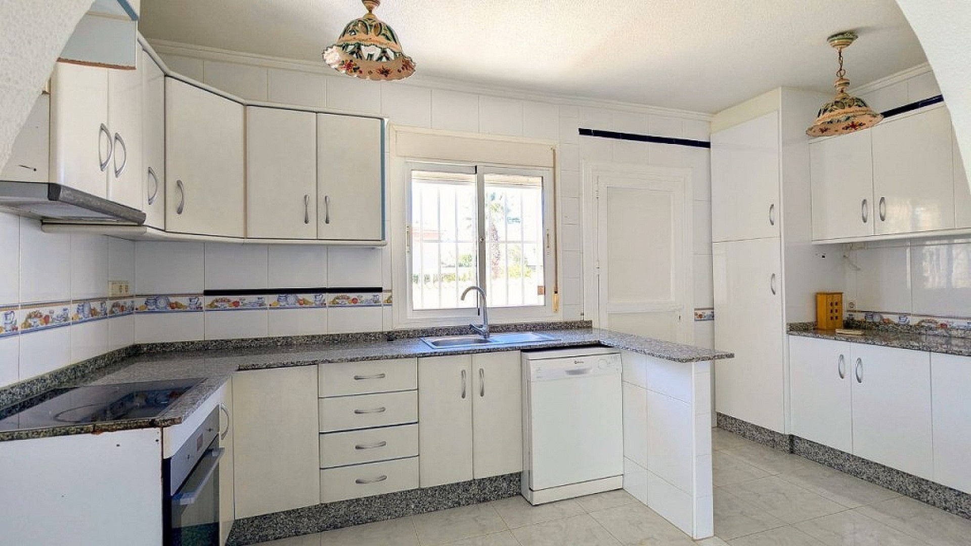 Resale - 3 Bedroom 2 Bathroom Villa in Ciudad Quesada -  - Alicante