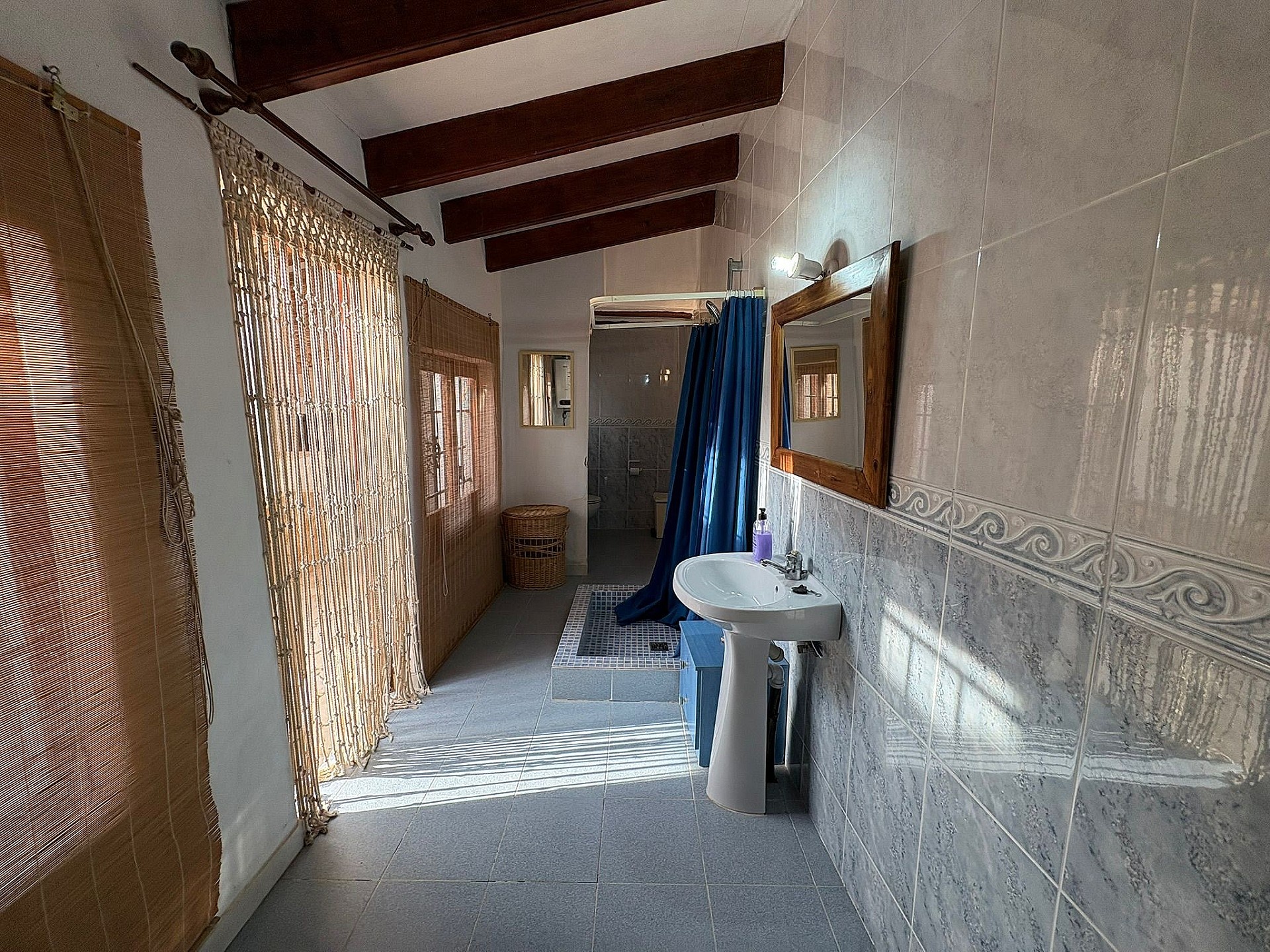 Resale - 5 Bedroom 2 Bathroom Semi-detached in Pinoso -  - Alicante