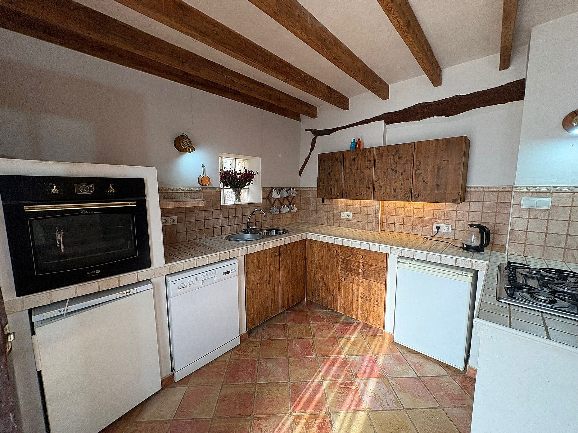 Resale - 5 Bedroom 2 Bathroom Semi-detached in Pinoso -  - Alicante