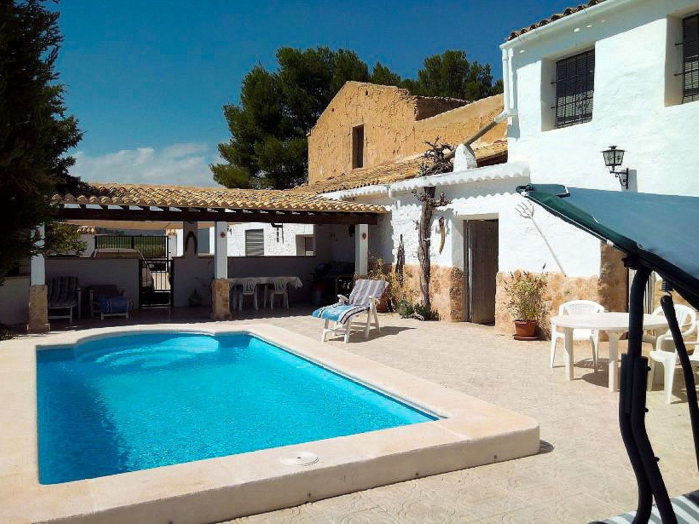 5 Bedroom 2 Bathroom Semi-detached in Pinoso