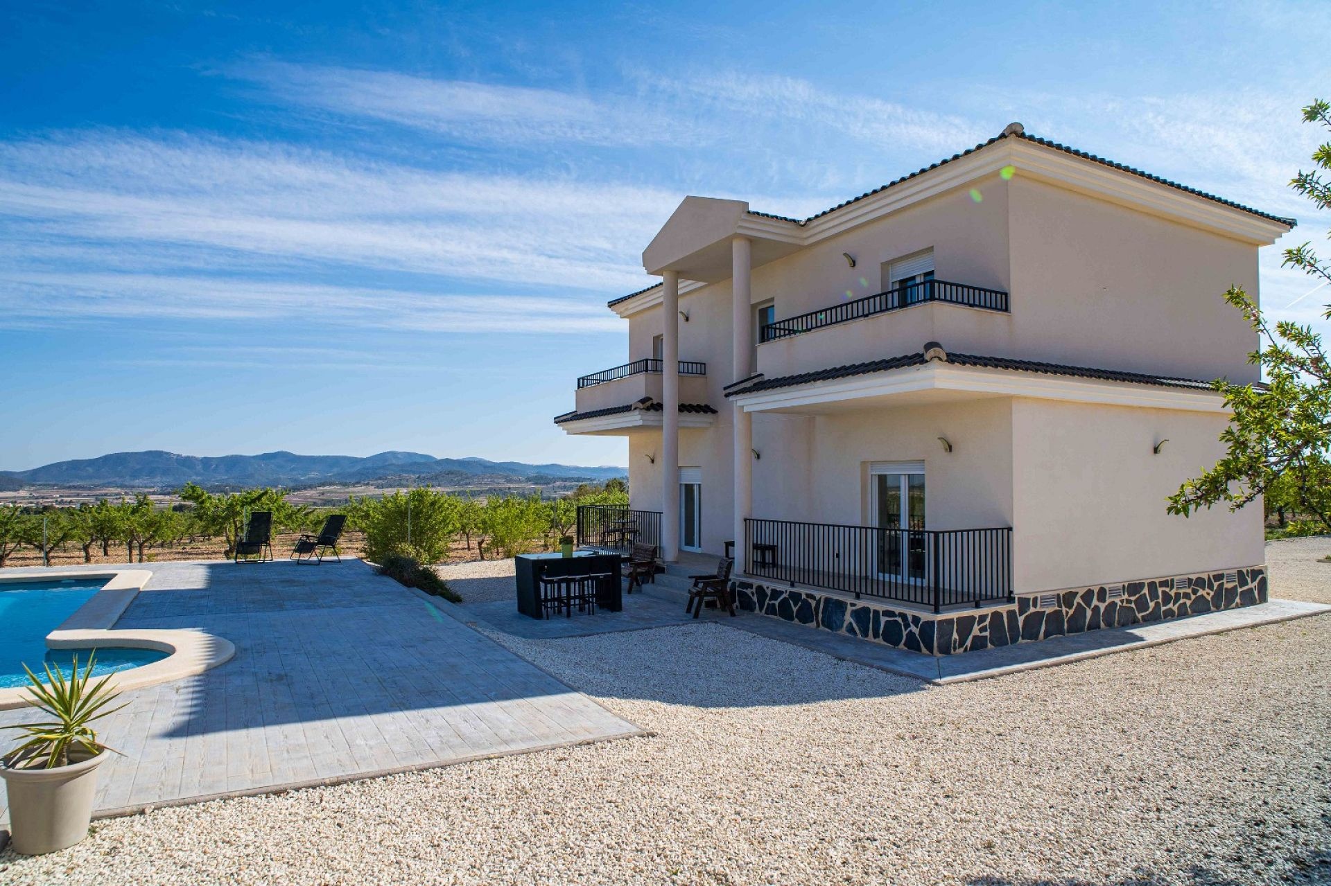 Resale - 3 Bedroom 2 Bathroom Villa in Pinoso -  - Alicante
