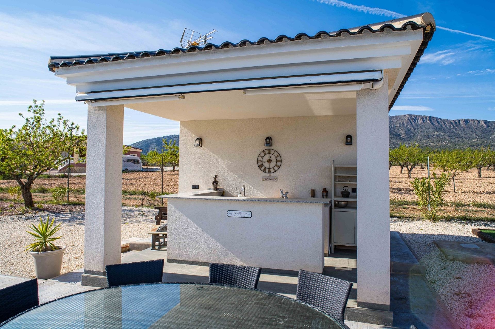 Resale - 3 Bedroom 2 Bathroom Villa in Pinoso -  - Alicante