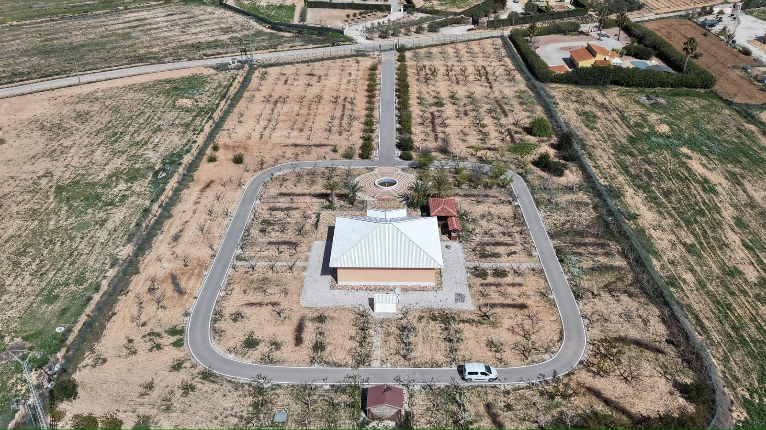 Resale - 4 Bedroom 4 Bathroom Villa in Pinoso -  - Alicante