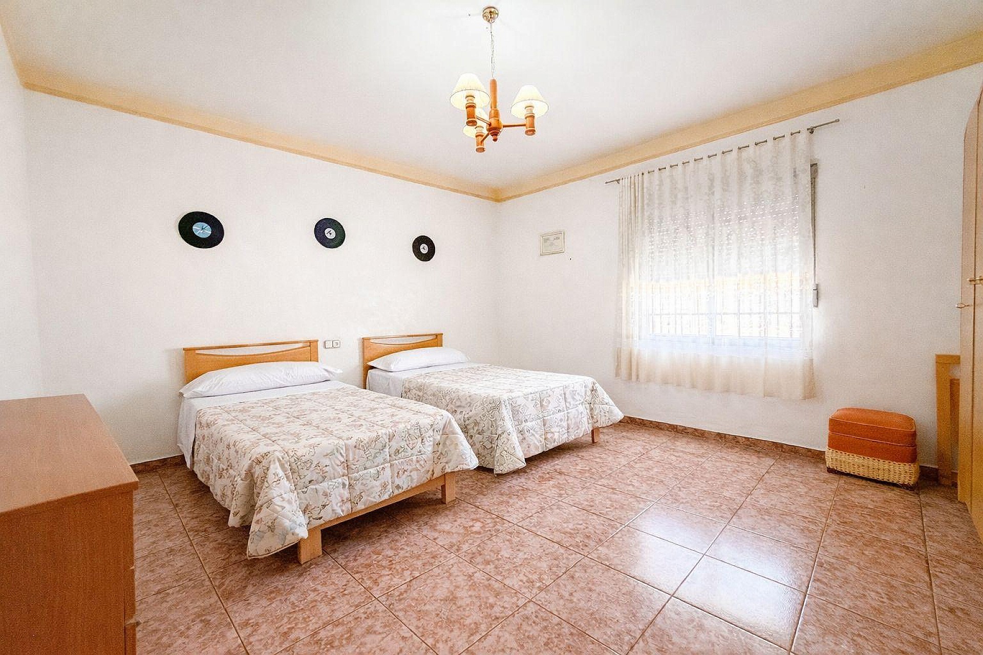 Resale - 6 Bedroom 2 Bathroom Country house in Pinoso -  - Alicante