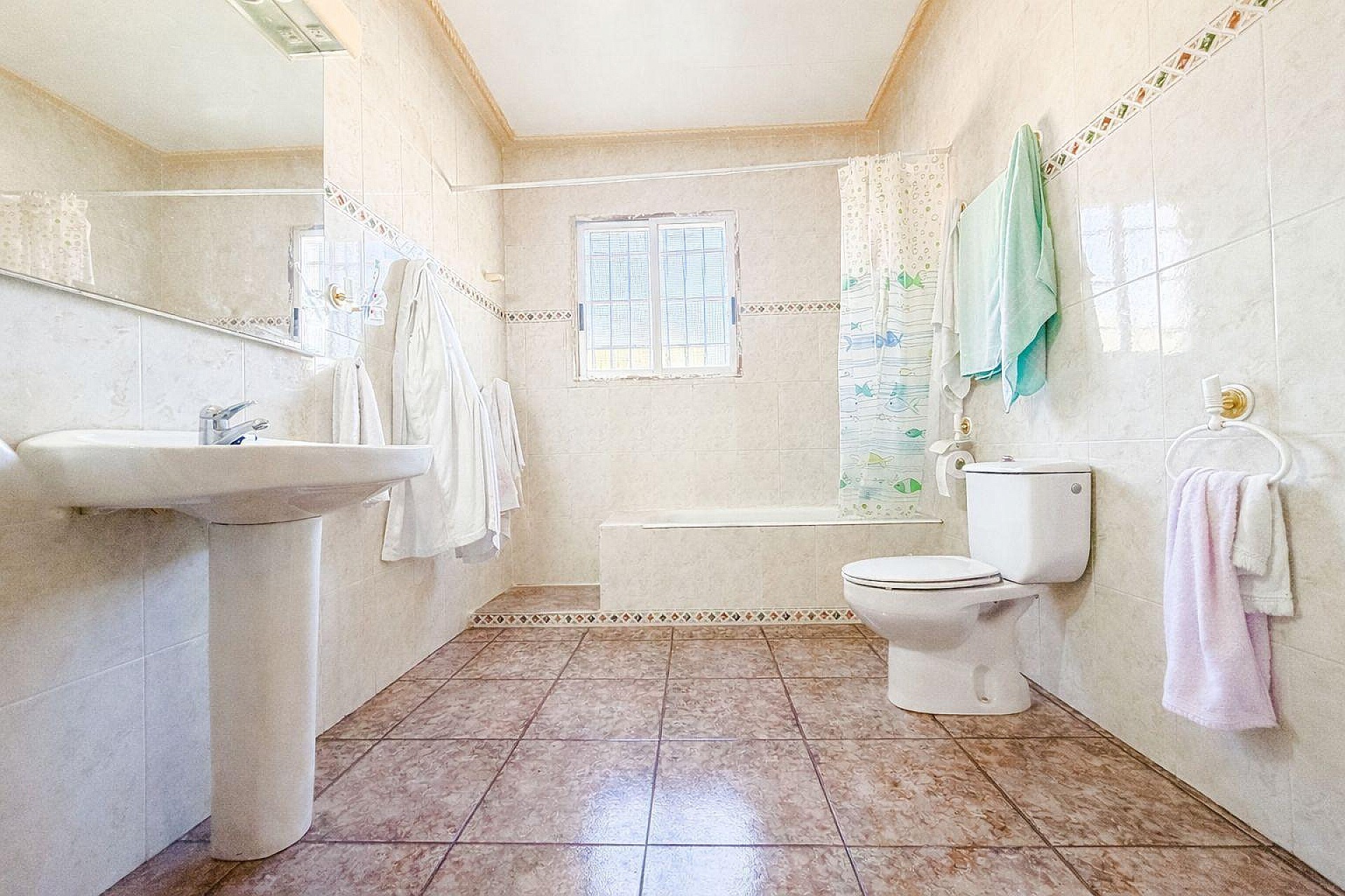 Resale - 6 Bedroom 2 Bathroom Country house in Pinoso -  - Alicante