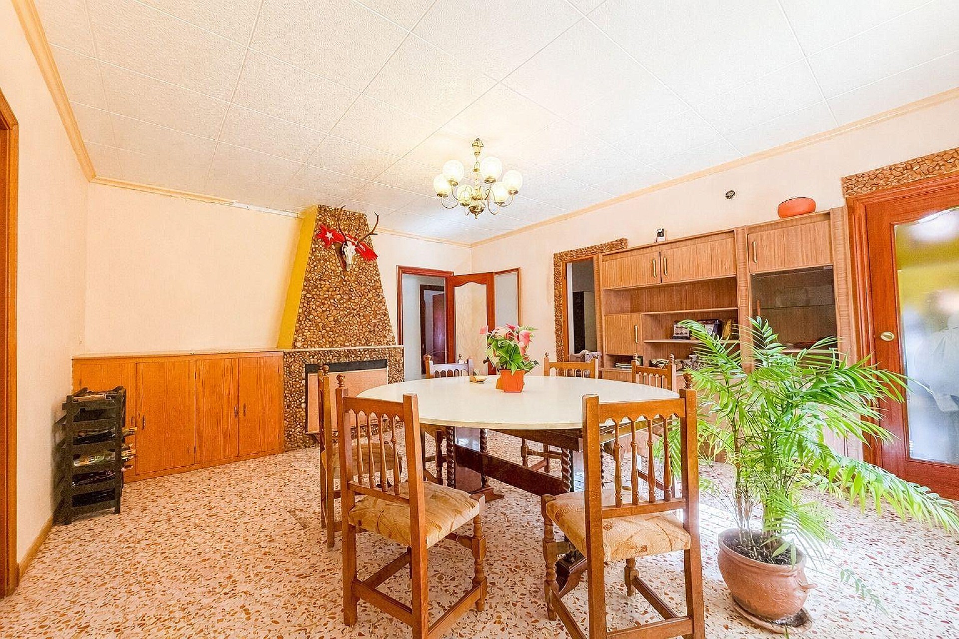 Resale - 6 Bedroom 2 Bathroom Country house in Pinoso -  - Alicante