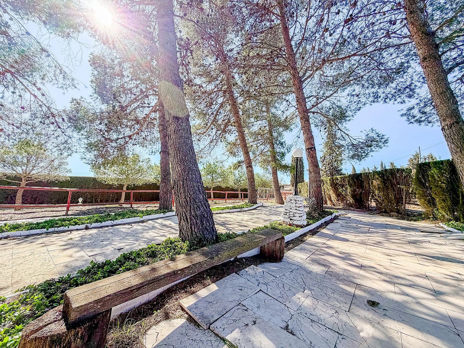 Resale - 6 Bedroom 2 Bathroom Country house in Pinoso -  - Alicante