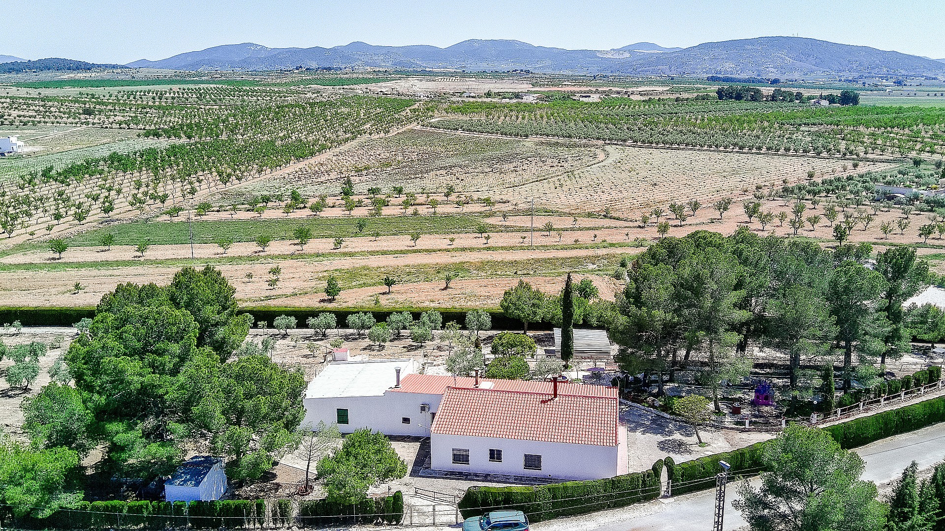 Resale - 6 Bedroom 2 Bathroom Country house in Pinoso -  - Alicante