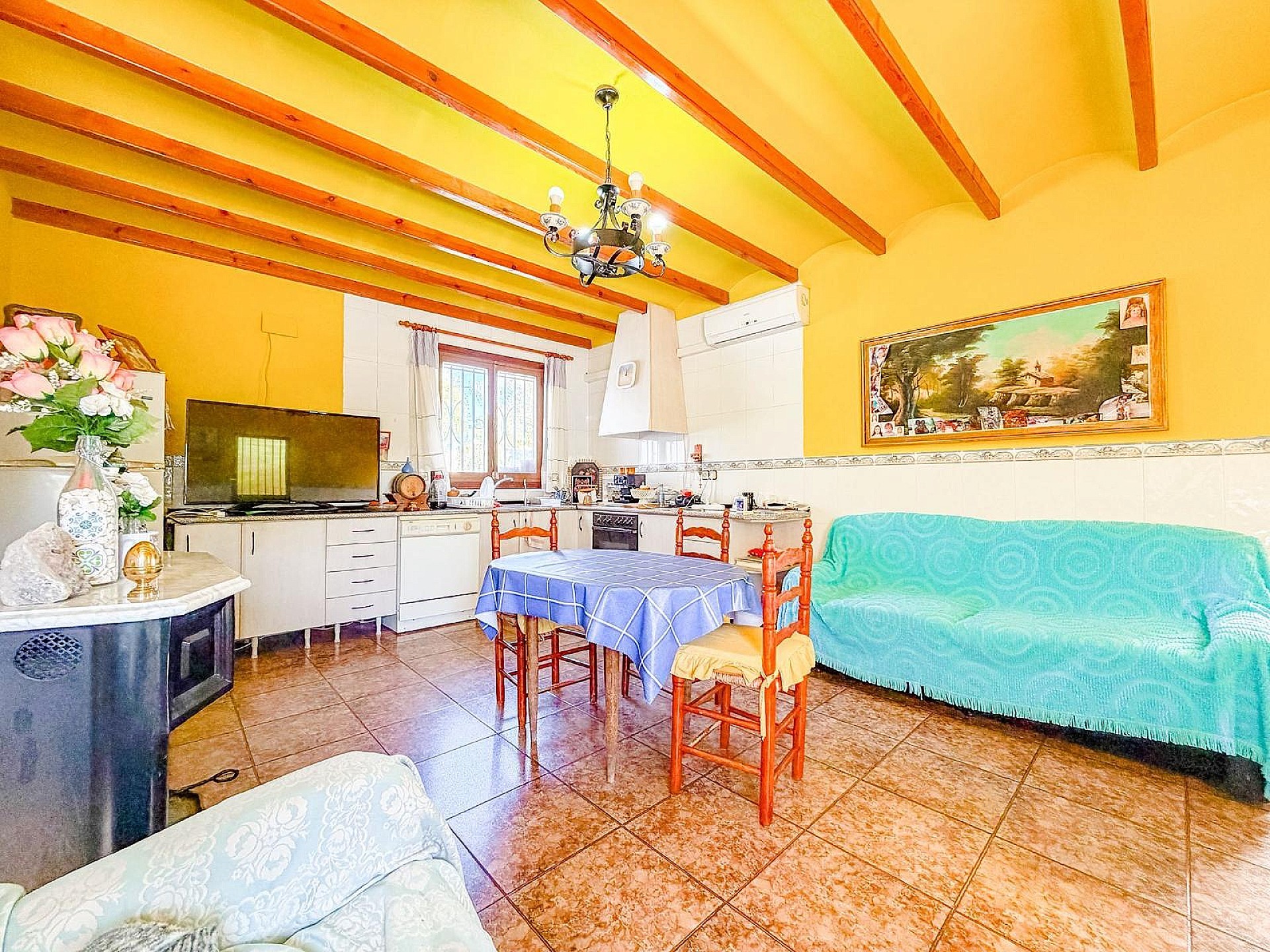 Resale - 6 Bedroom 2 Bathroom Country house in Pinoso -  - Alicante