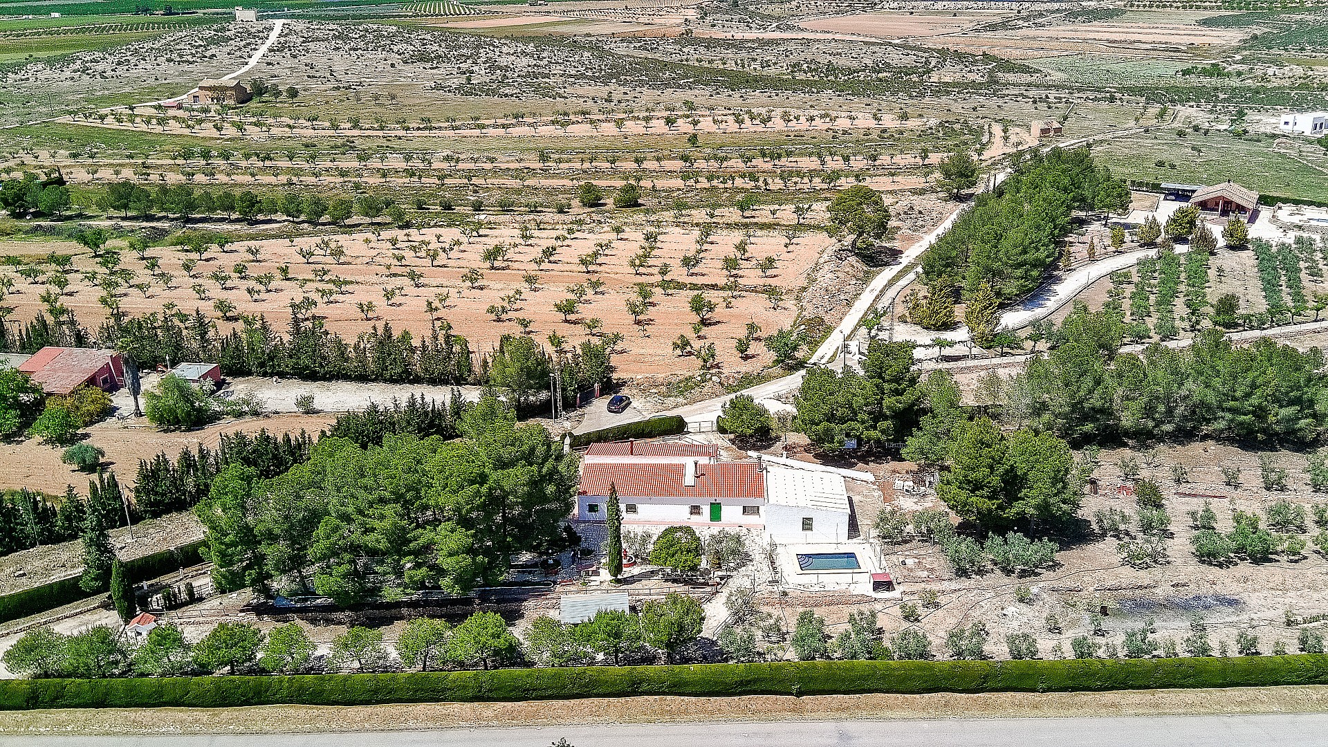 Resale - 6 Bedroom 2 Bathroom Country house in Pinoso -  - Alicante