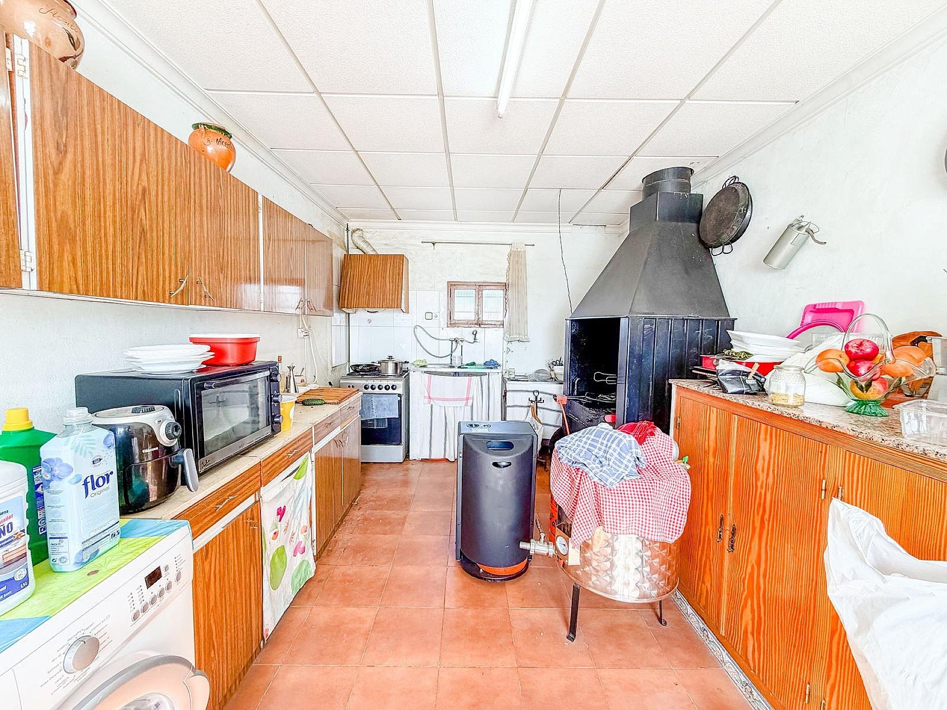 Resale - 6 Bedroom 2 Bathroom Country house in Pinoso -  - Alicante