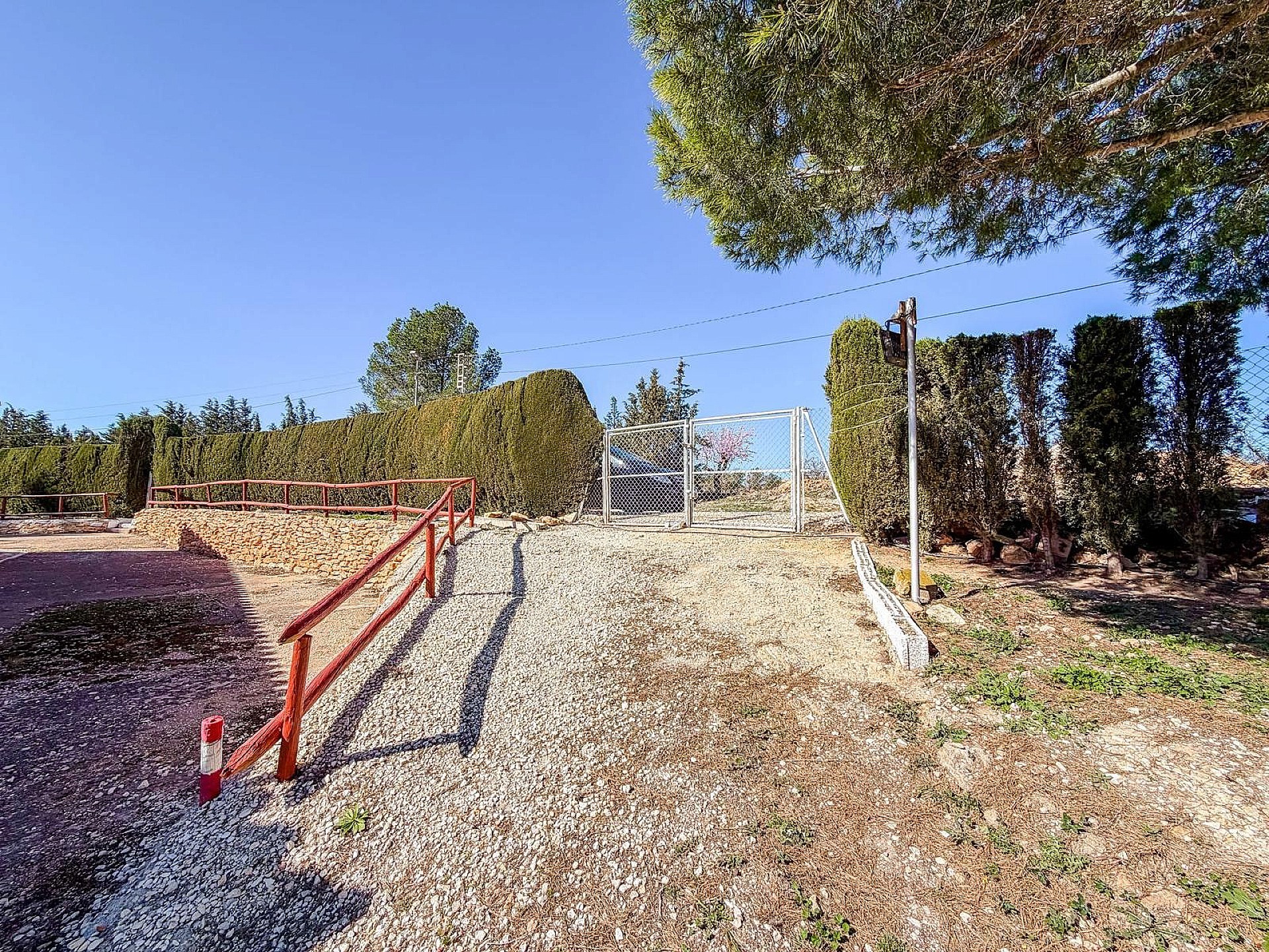 Resale - 6 Bedroom 2 Bathroom Country house in Pinoso -  - Alicante