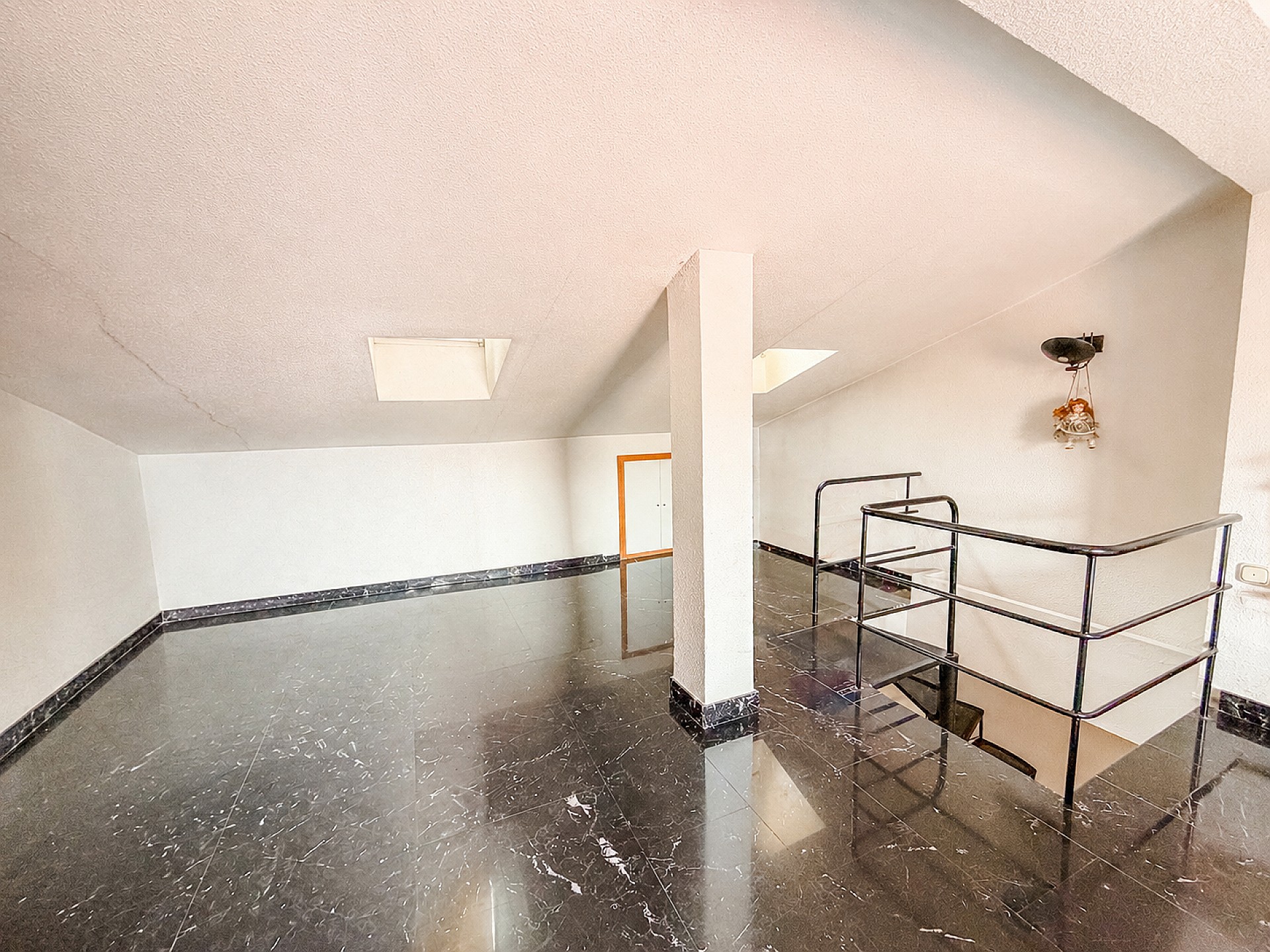 Resale - 4 Bedroom 2 Bathroom Townhouse in Yecla -  - Murcia