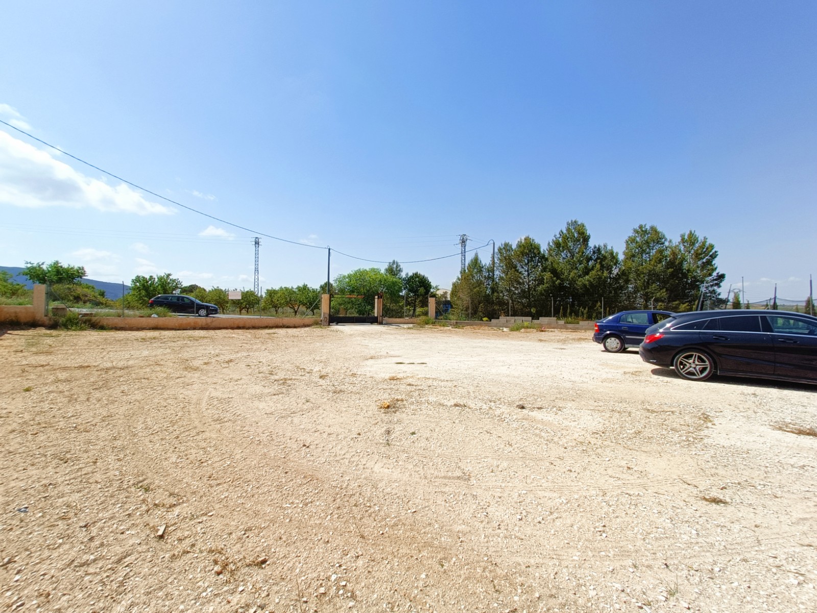 Resale - 4 Bedroom 2 Bathroom Villa in Pinoso -  - Alicante