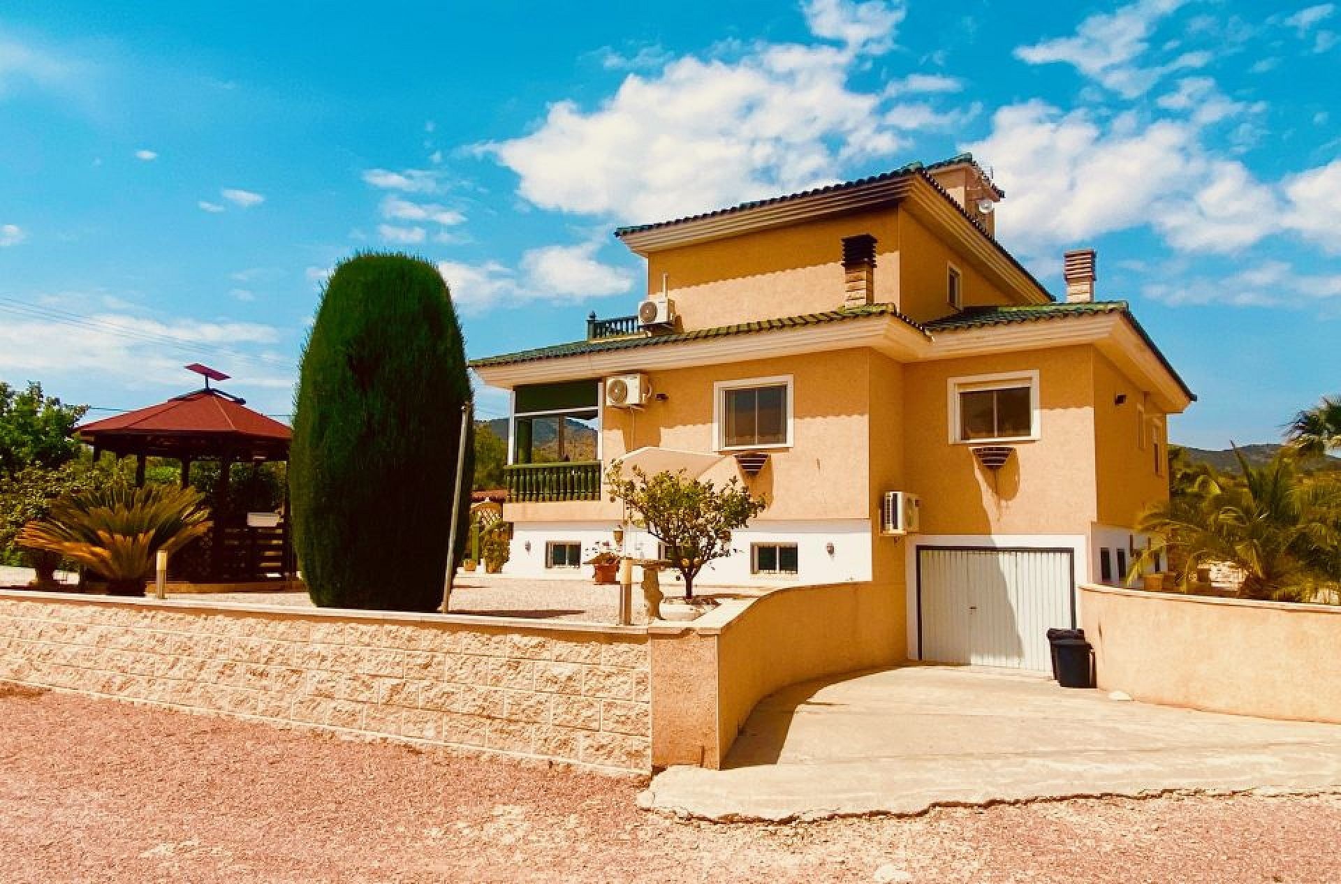 Resale - 4 Bedroom 3 Bathroom Villa in Macisvenda -  - Murcia