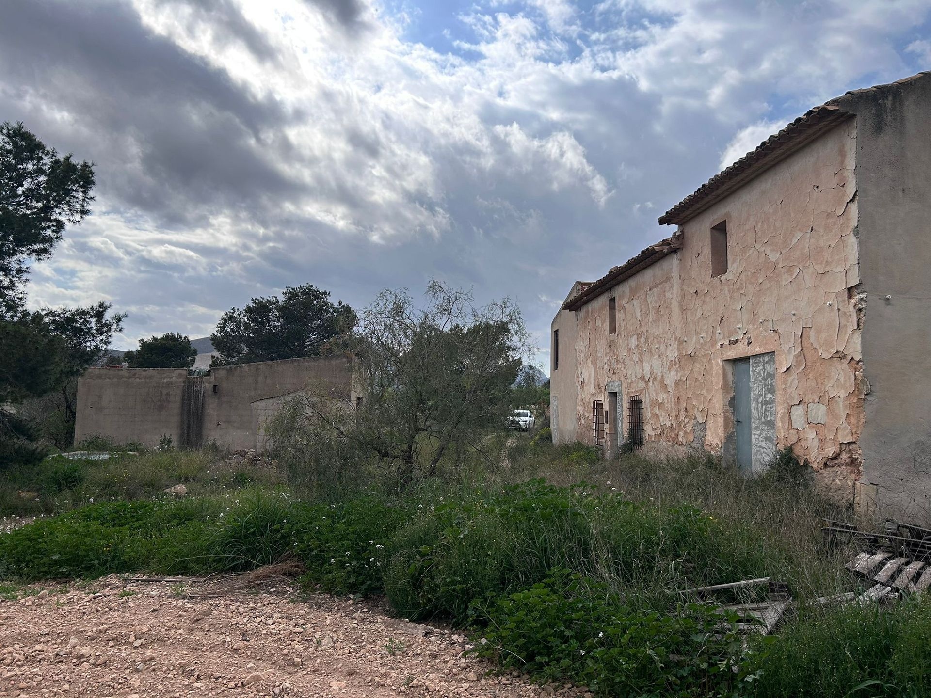 Resale - 5 Bedroom 2 Bathroom Restoration Project in Hondón de las Nieves -  - Alicante