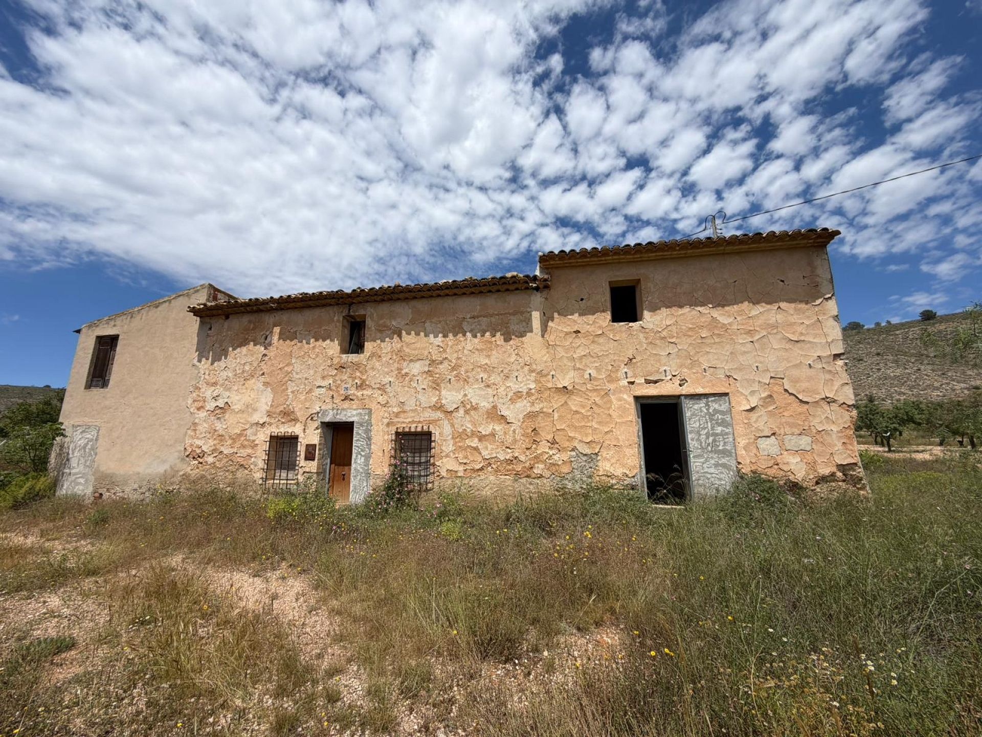 Resale - 5 Bedroom 2 Bathroom Restoration Project in Hondón de las Nieves -  - Alicante