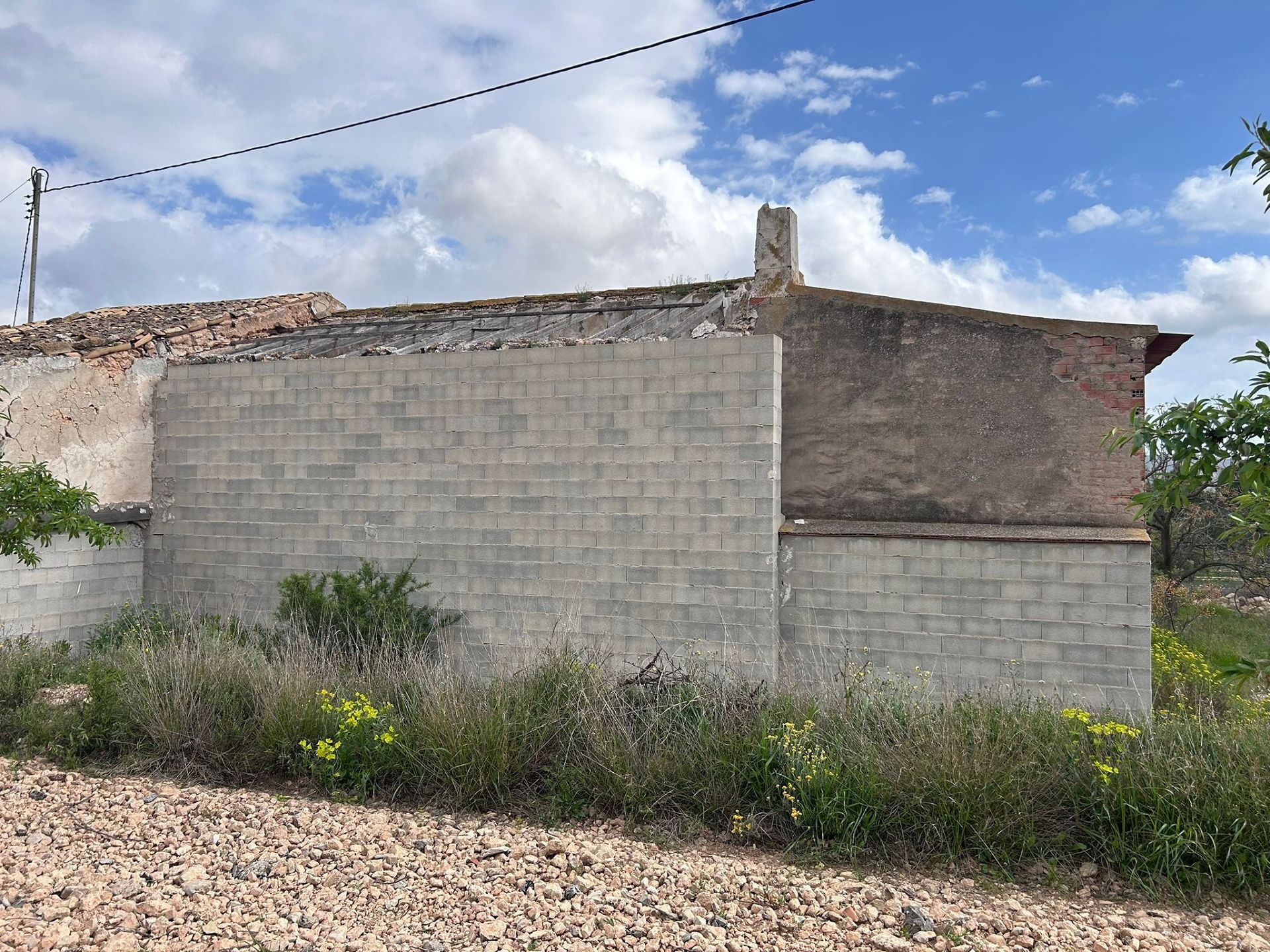 Resale - 5 Bedroom 2 Bathroom Restoration Project in Hondón de las Nieves -  - Alicante