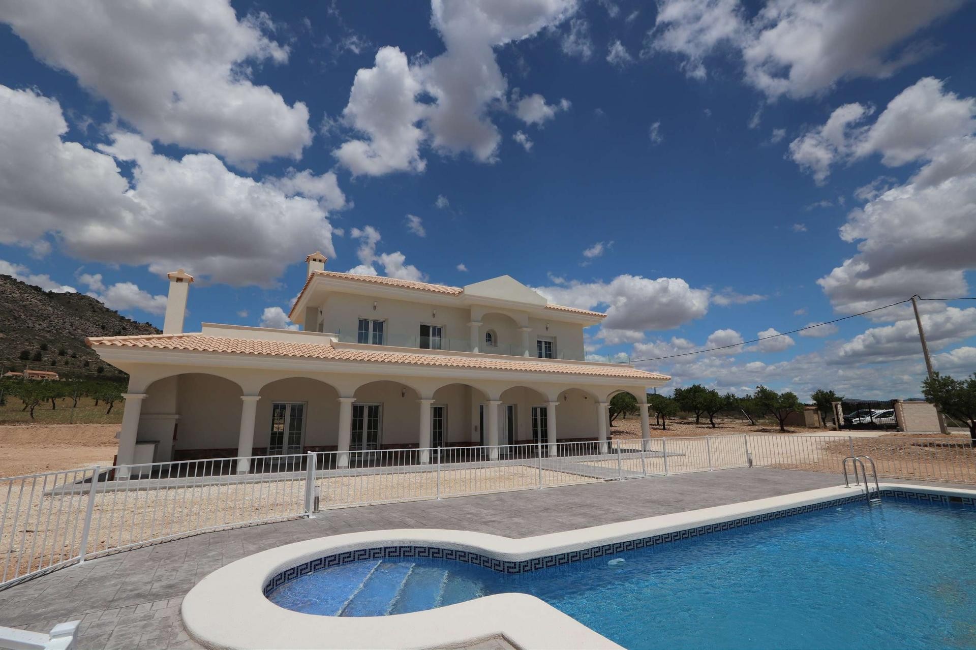 Resale - 4 Bedroom 4 Bathroom Villa in Sax -  - Alicante