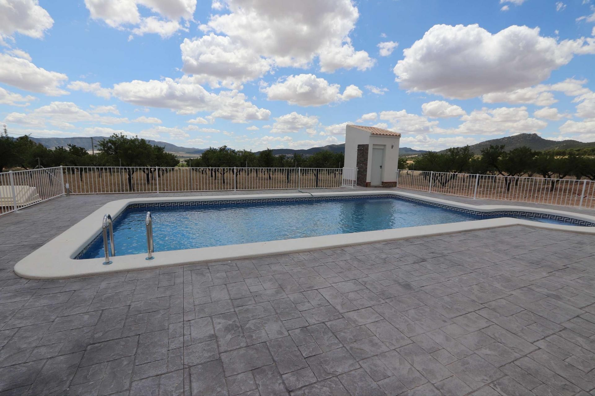Resale - 4 Bedroom 4 Bathroom Villa in Sax -  - Alicante