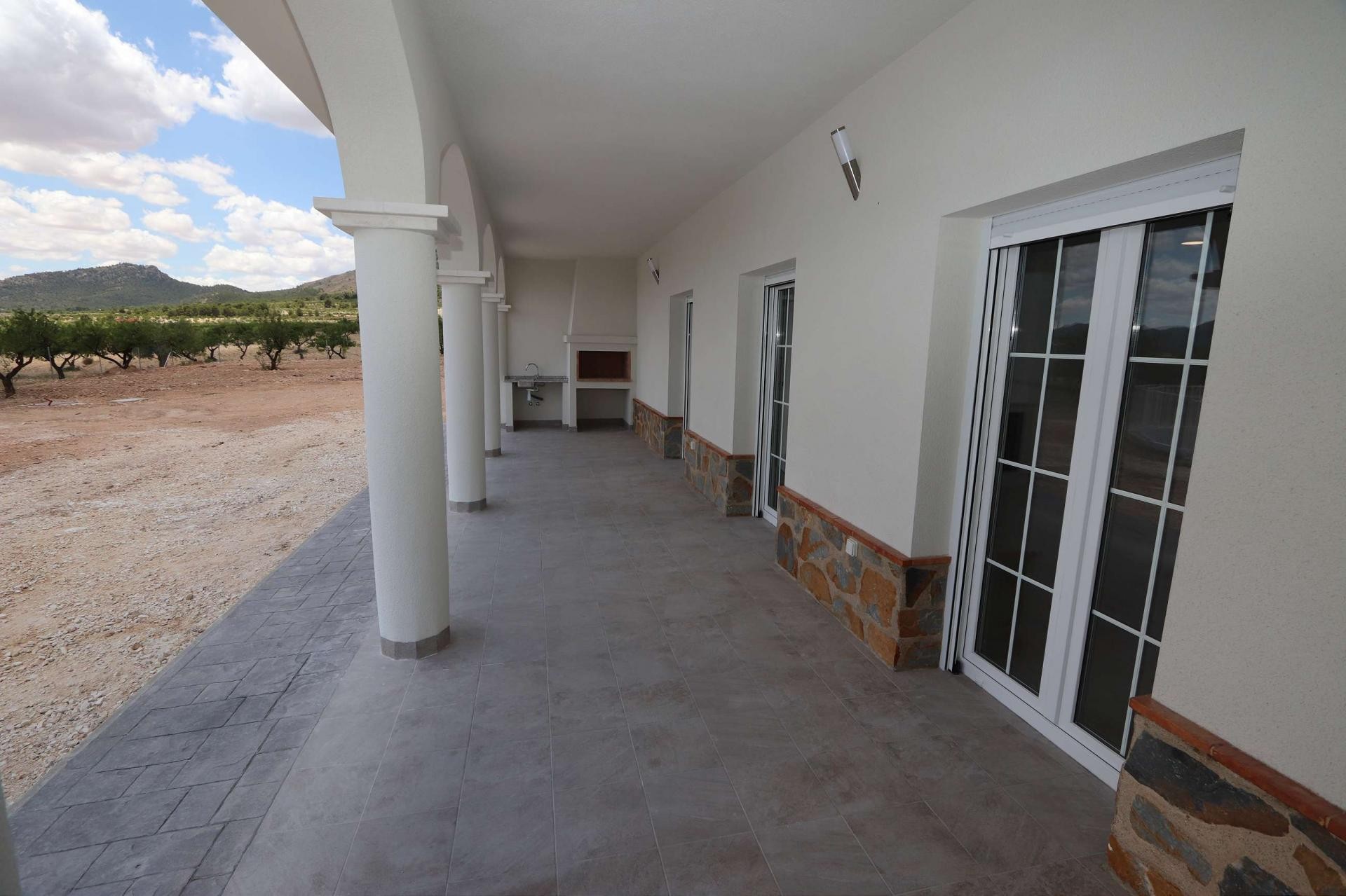 Resale - 4 Bedroom 4 Bathroom Villa in Sax -  - Alicante
