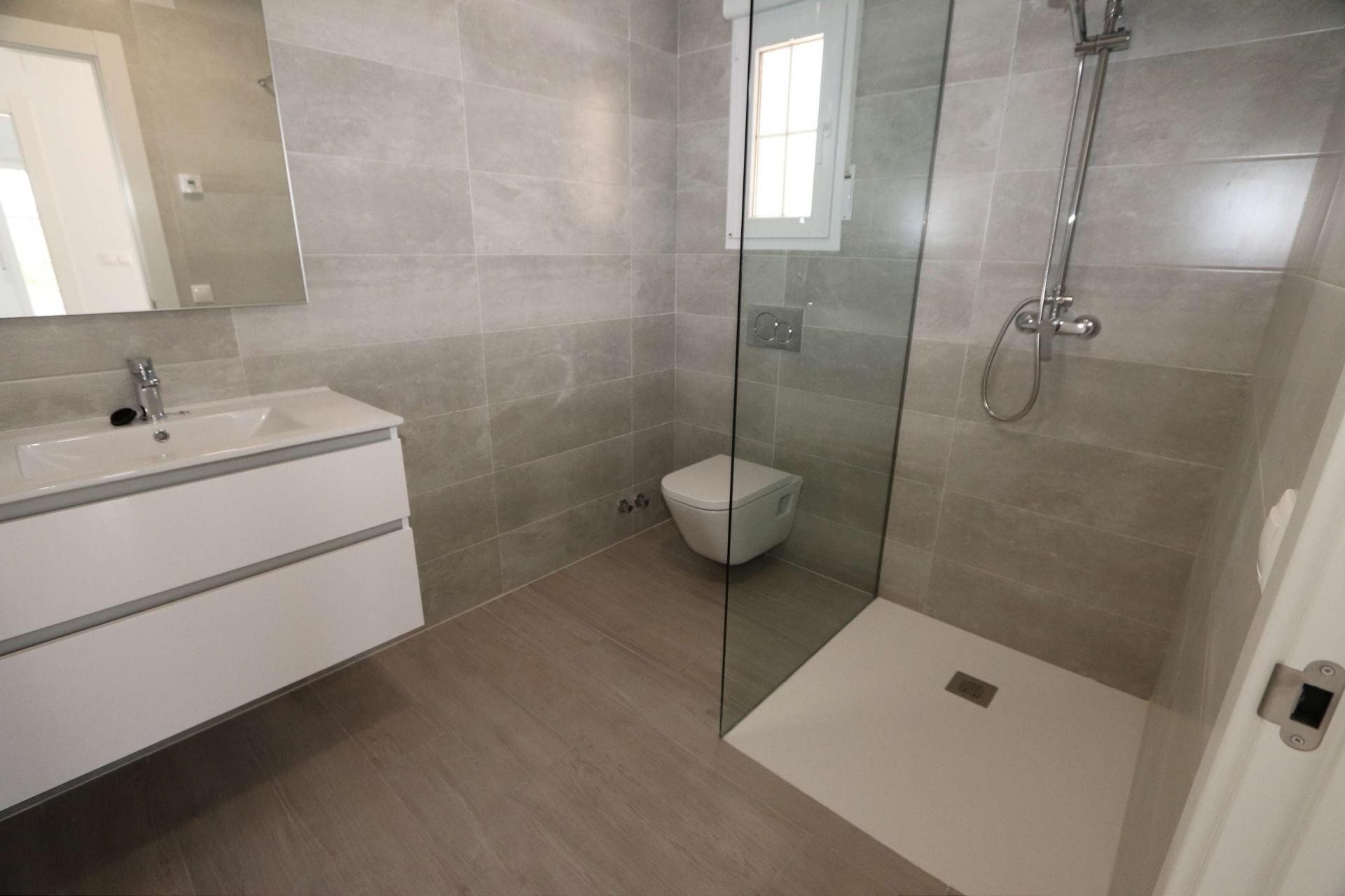 Resale - 4 Bedroom 4 Bathroom Villa in Sax -  - Alicante