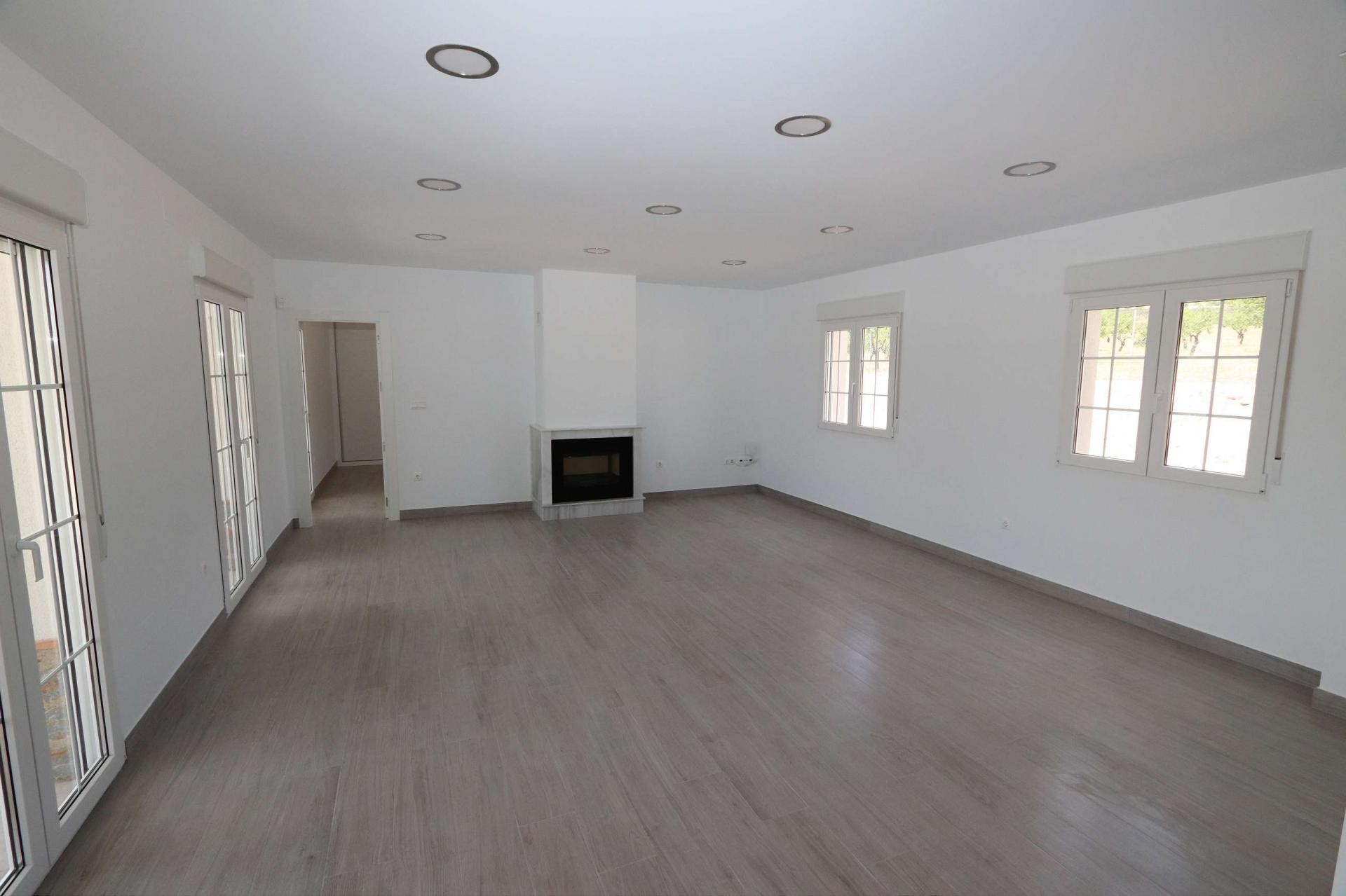 Resale - 4 Bedroom 4 Bathroom Villa in Sax -  - Alicante