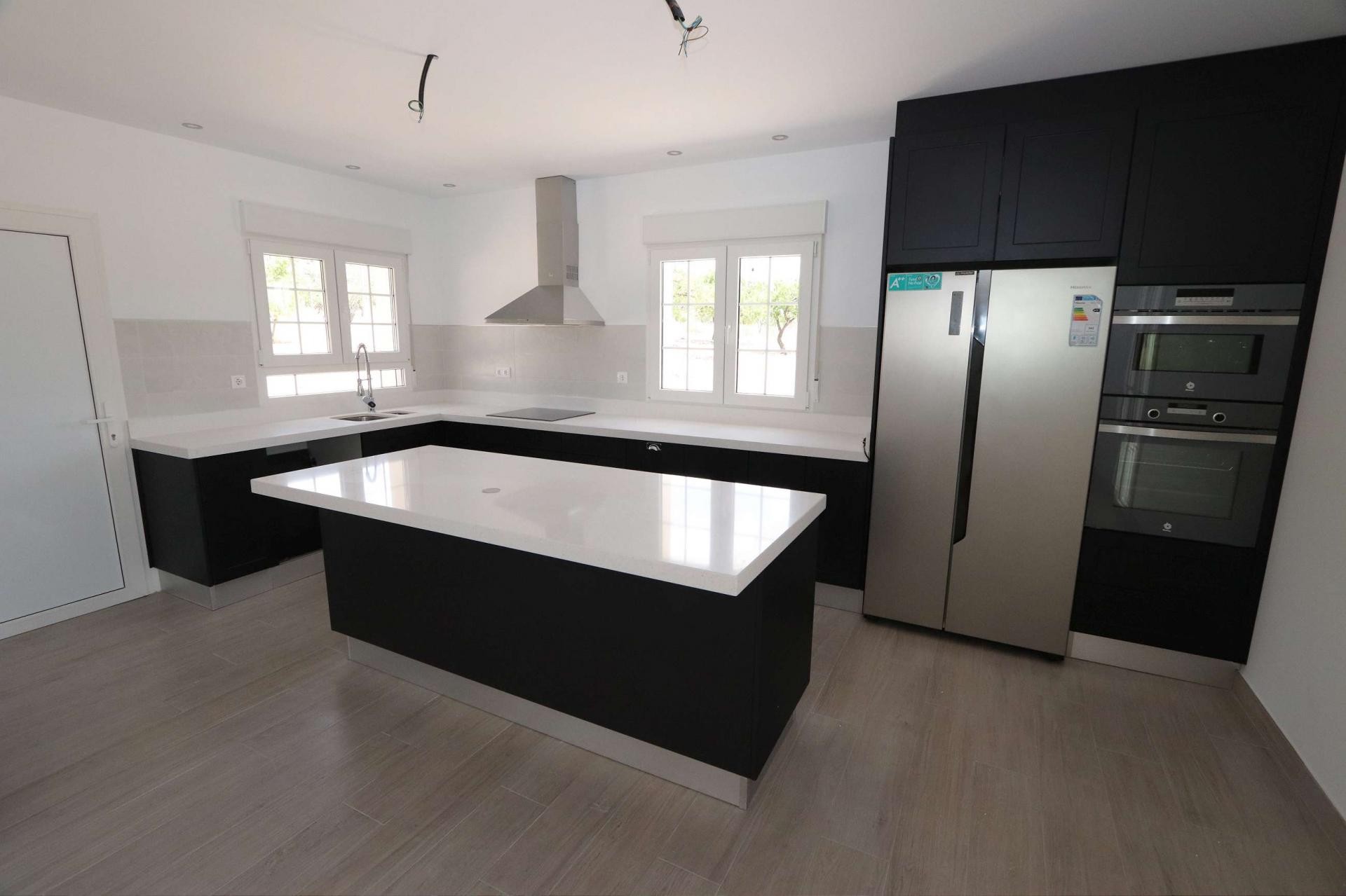 Resale - 4 Bedroom 4 Bathroom Villa in Sax -  - Alicante