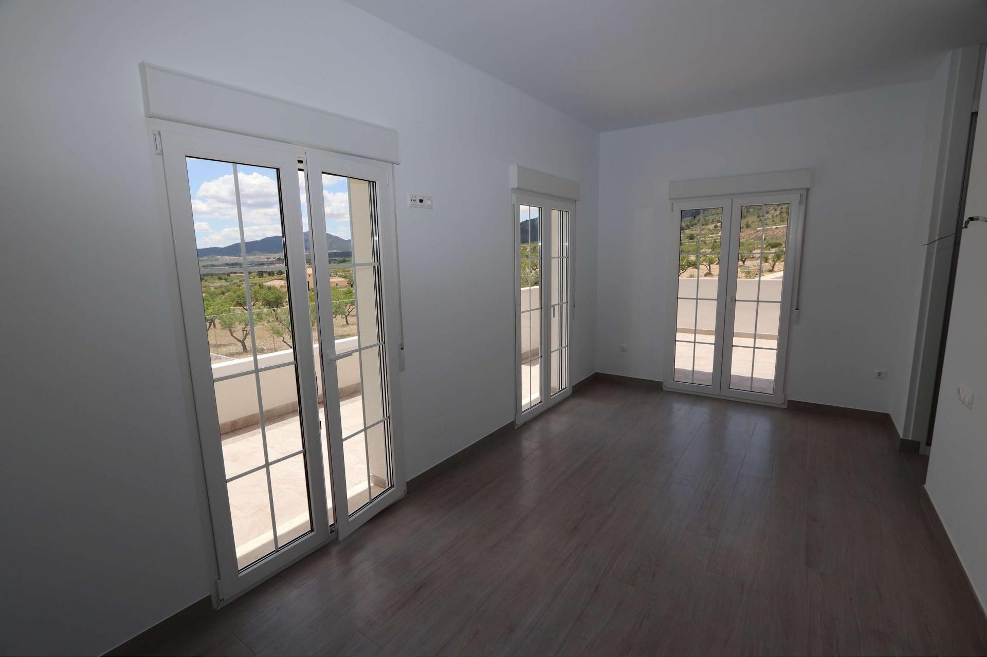Resale - 4 Bedroom 4 Bathroom Villa in Sax -  - Alicante