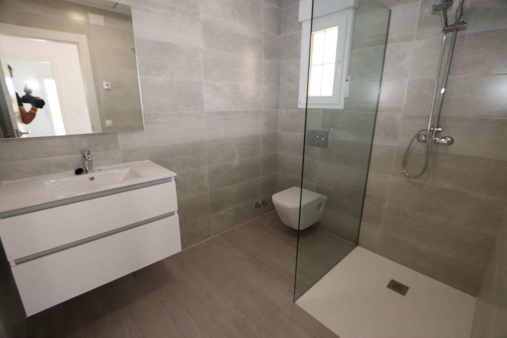 Resale - 4 Bedroom 4 Bathroom Villa in Sax -  - Alicante