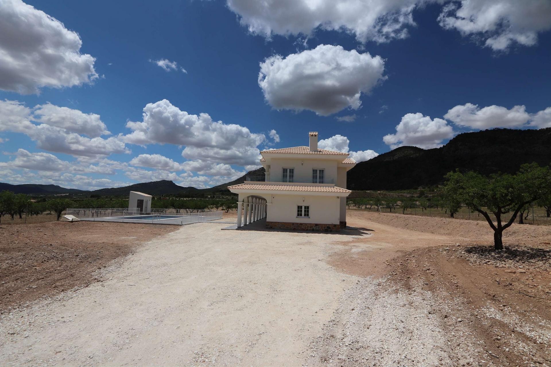 Resale - 4 Bedroom 4 Bathroom Villa in Sax -  - Alicante