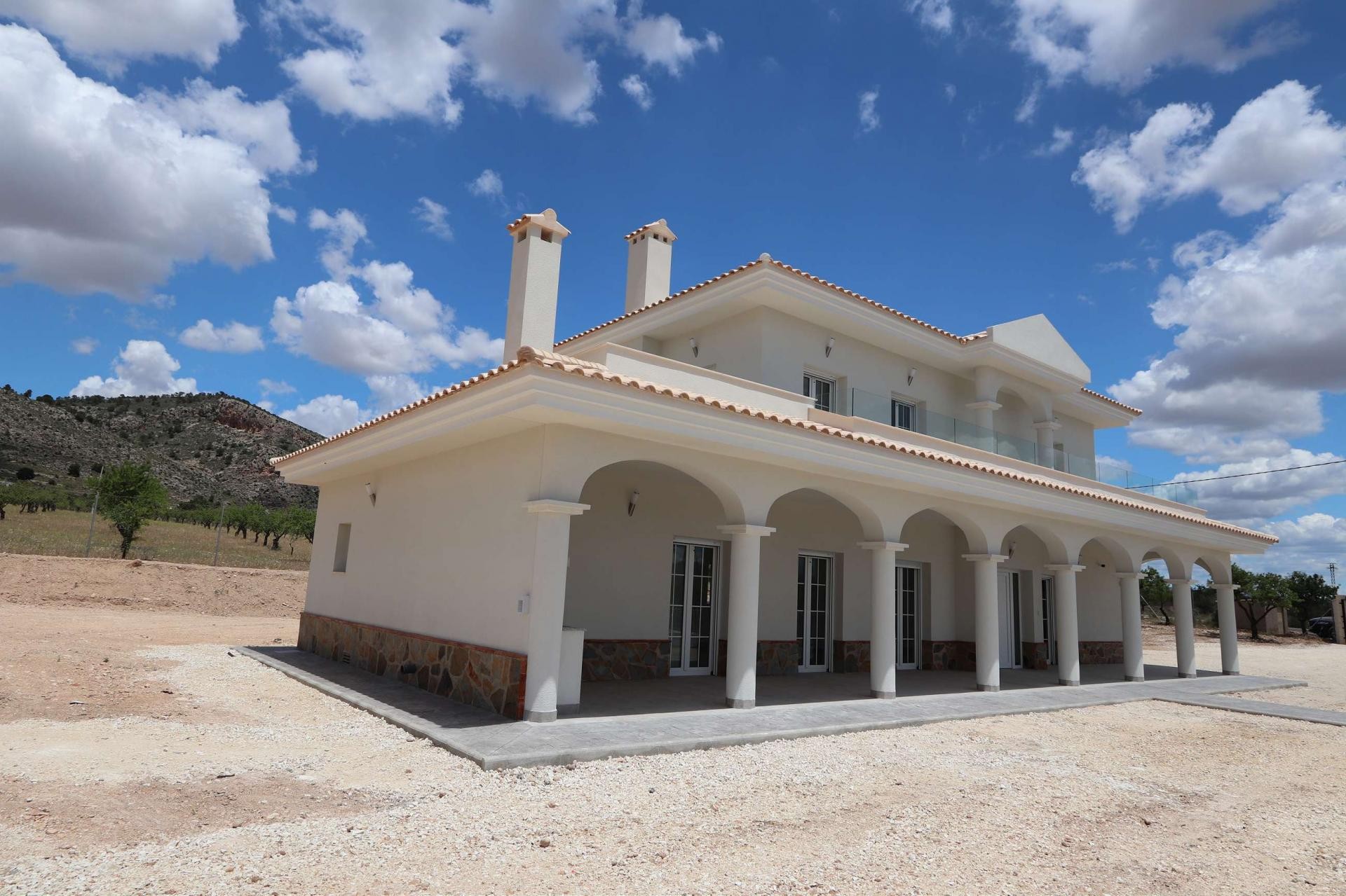 Resale - 4 Bedroom 4 Bathroom Villa in Sax -  - Alicante