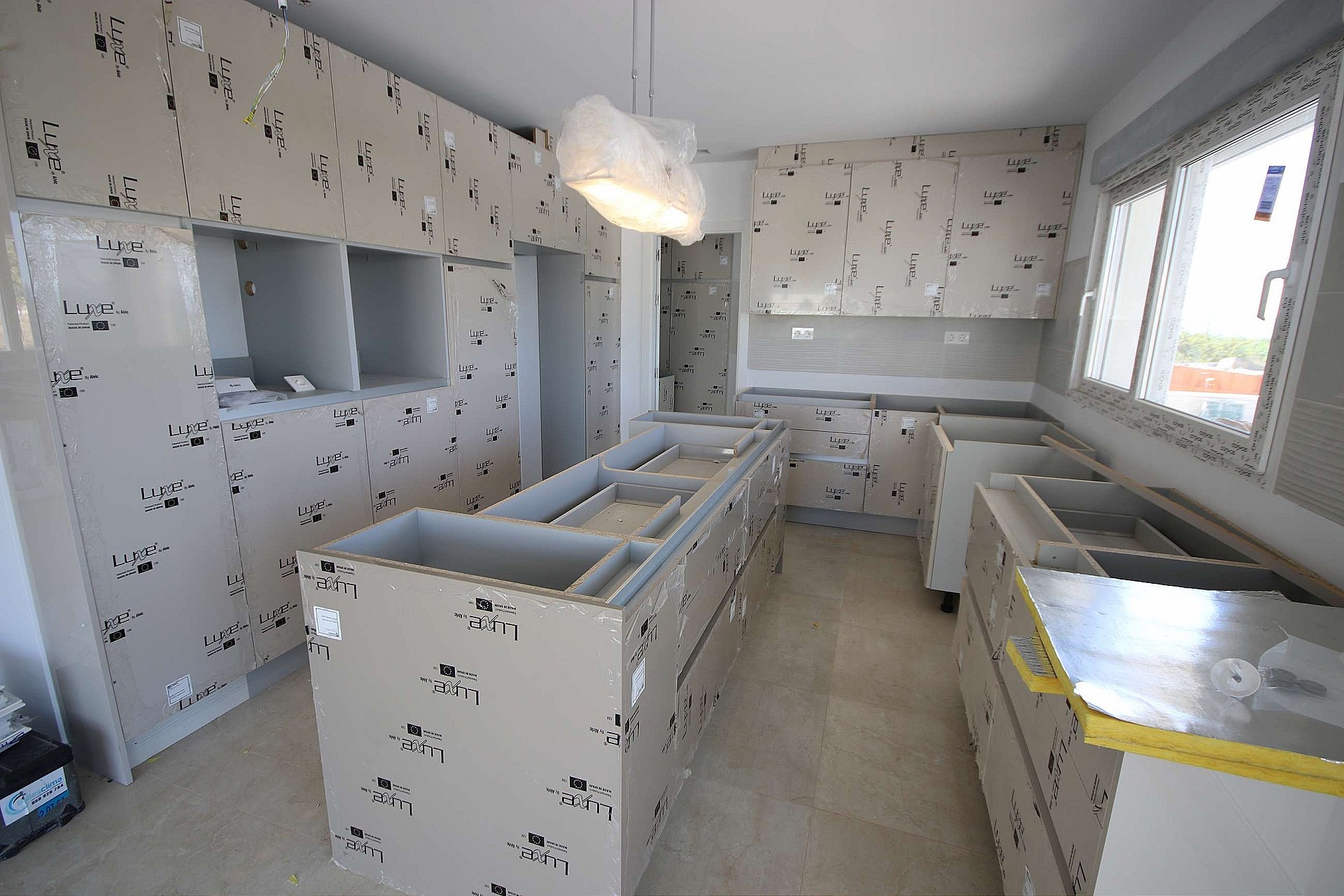 Resale - 4 Bedroom 3 Bathroom Villa in Sax -  - Alicante