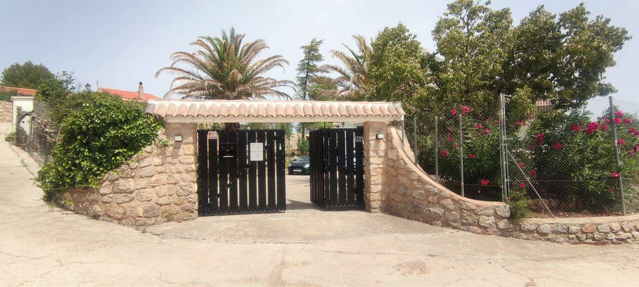 Resale - 9 Bedroom 6 Bathroom Commercial in Ayora - , Ayora, Valencia, Spain - Valencia