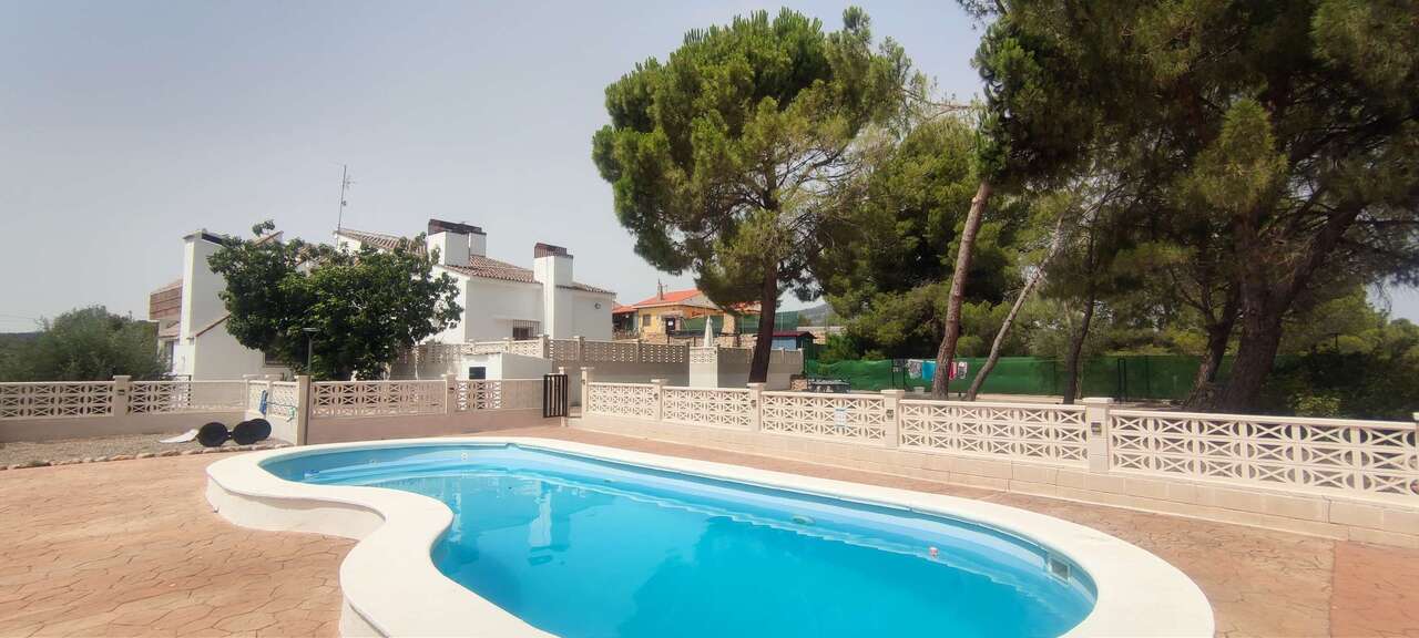 Resale - 9 Bedroom 6 Bathroom Commercial in Ayora - , Ayora, Valencia, Spain - Valencia